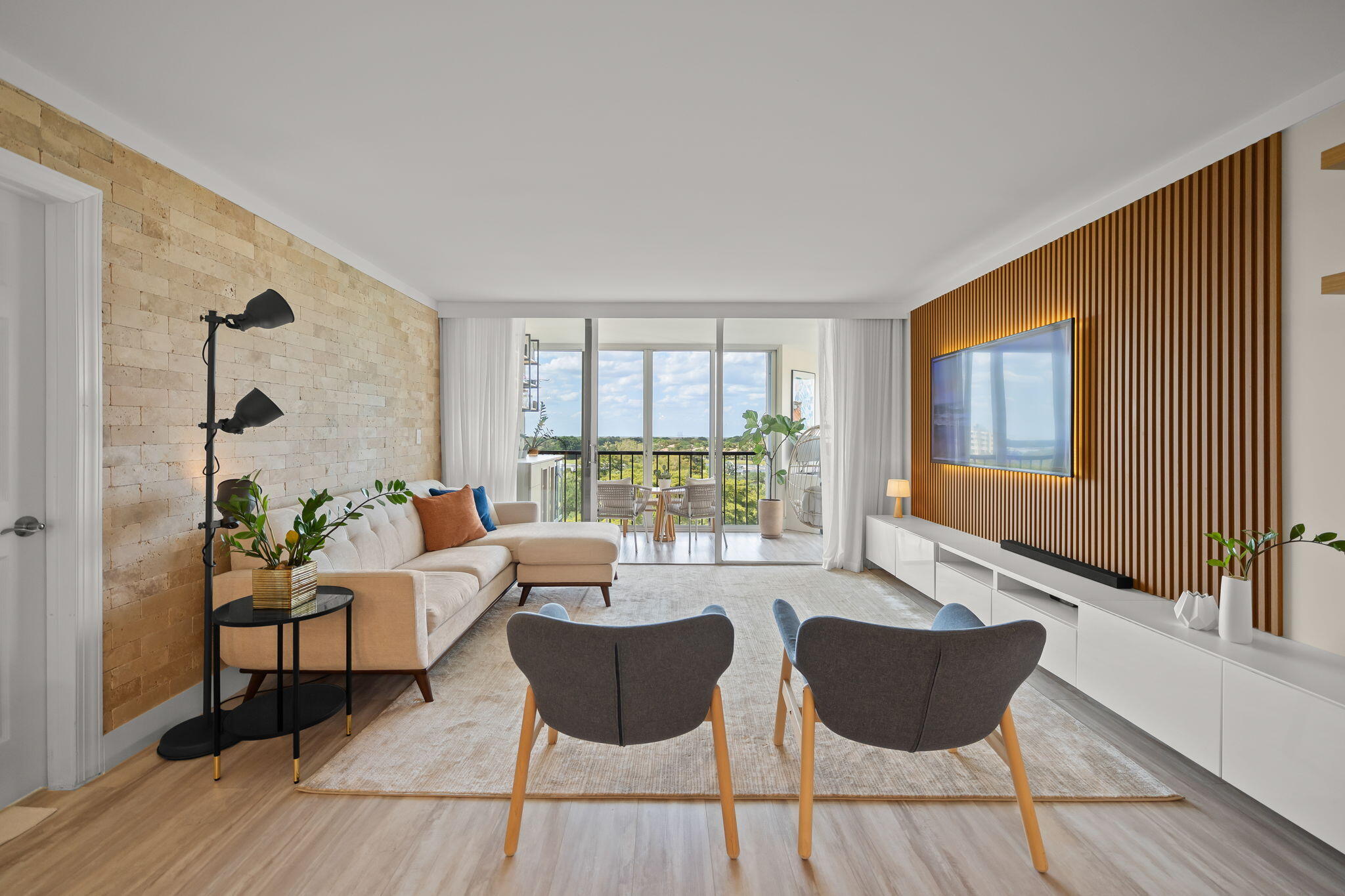 COUNTRY CLUB APTS AT - Residential