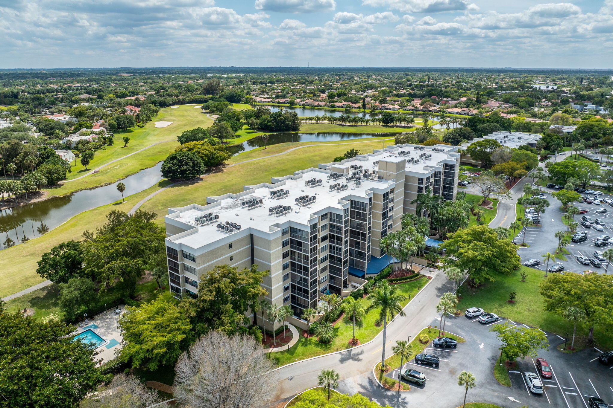 COUNTRY CLUB APTS AT - Residential