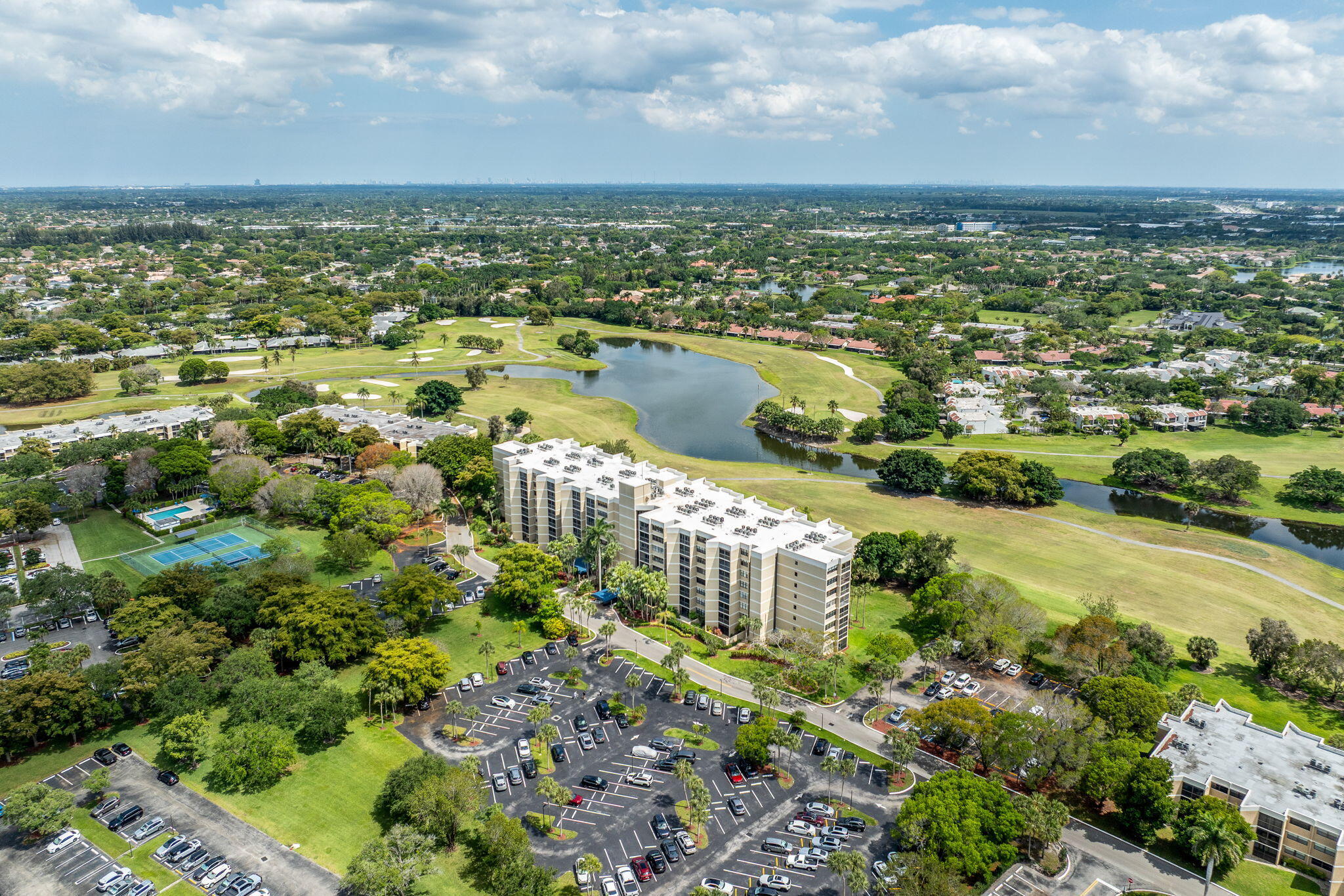 COUNTRY CLUB APTS AT - Residential