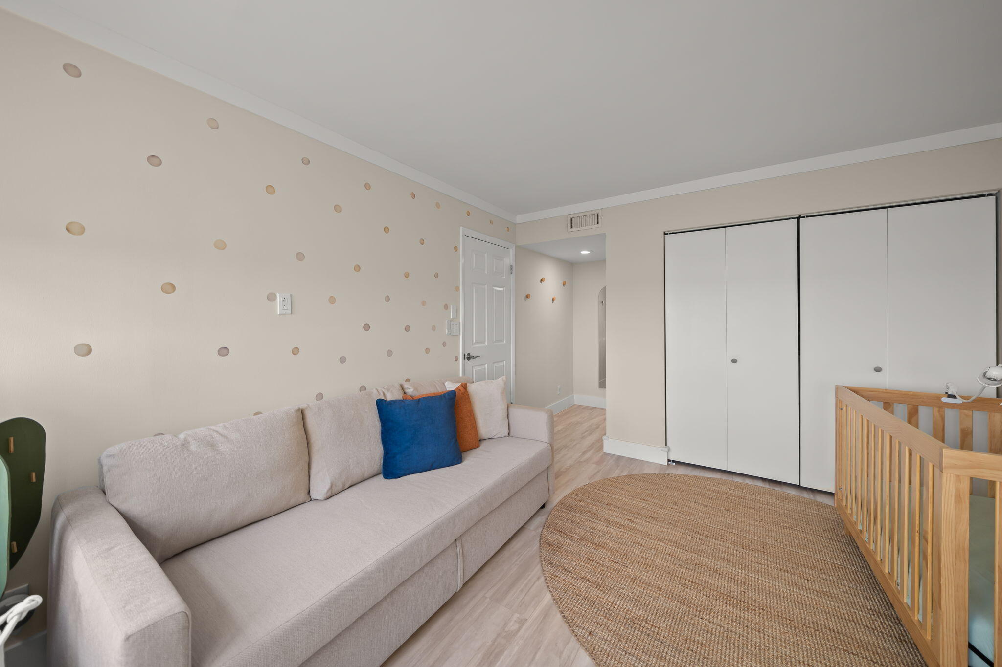COUNTRY CLUB APTS AT - Residential