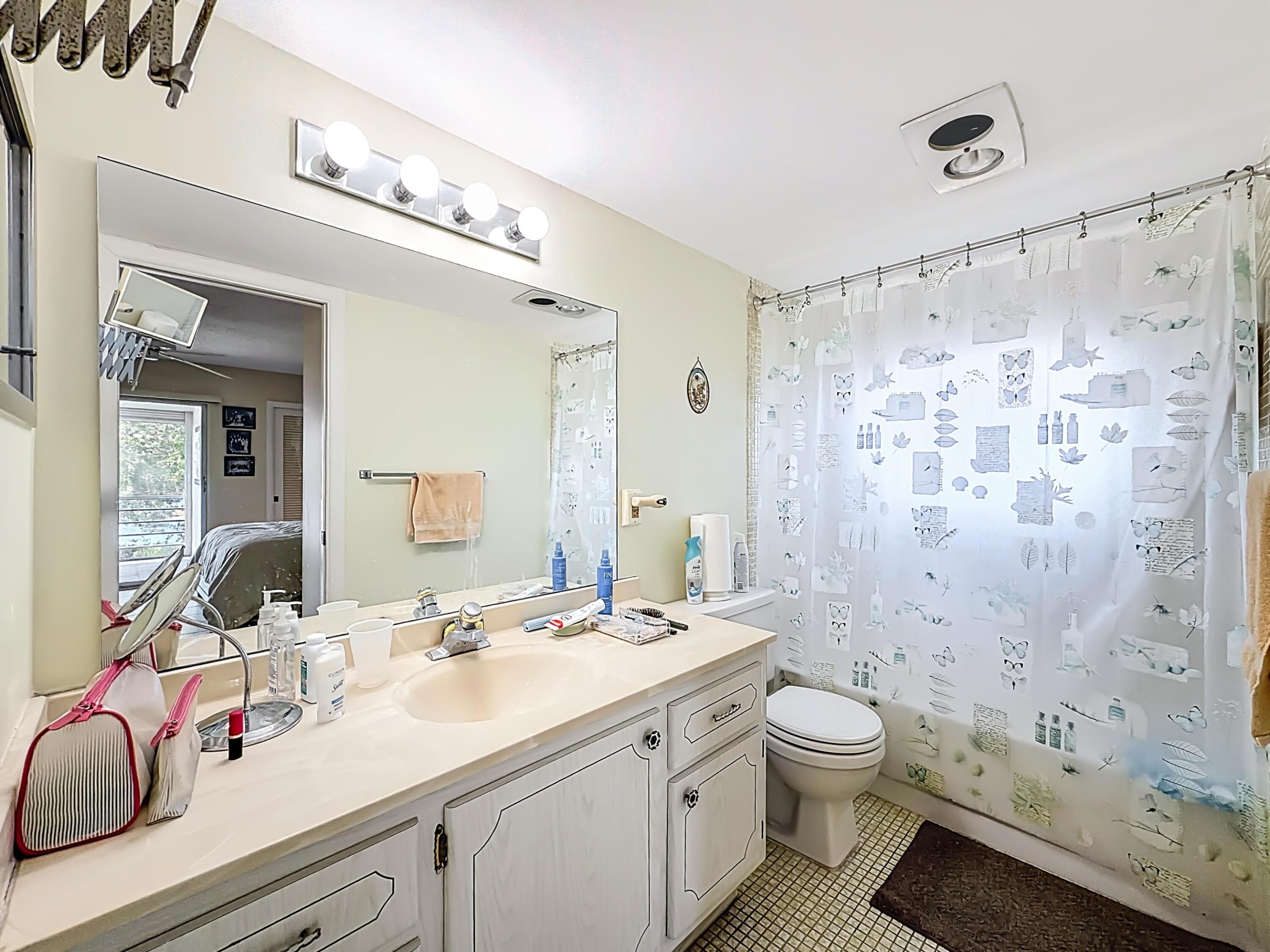 OAKRIDGE V CONDO - Residential