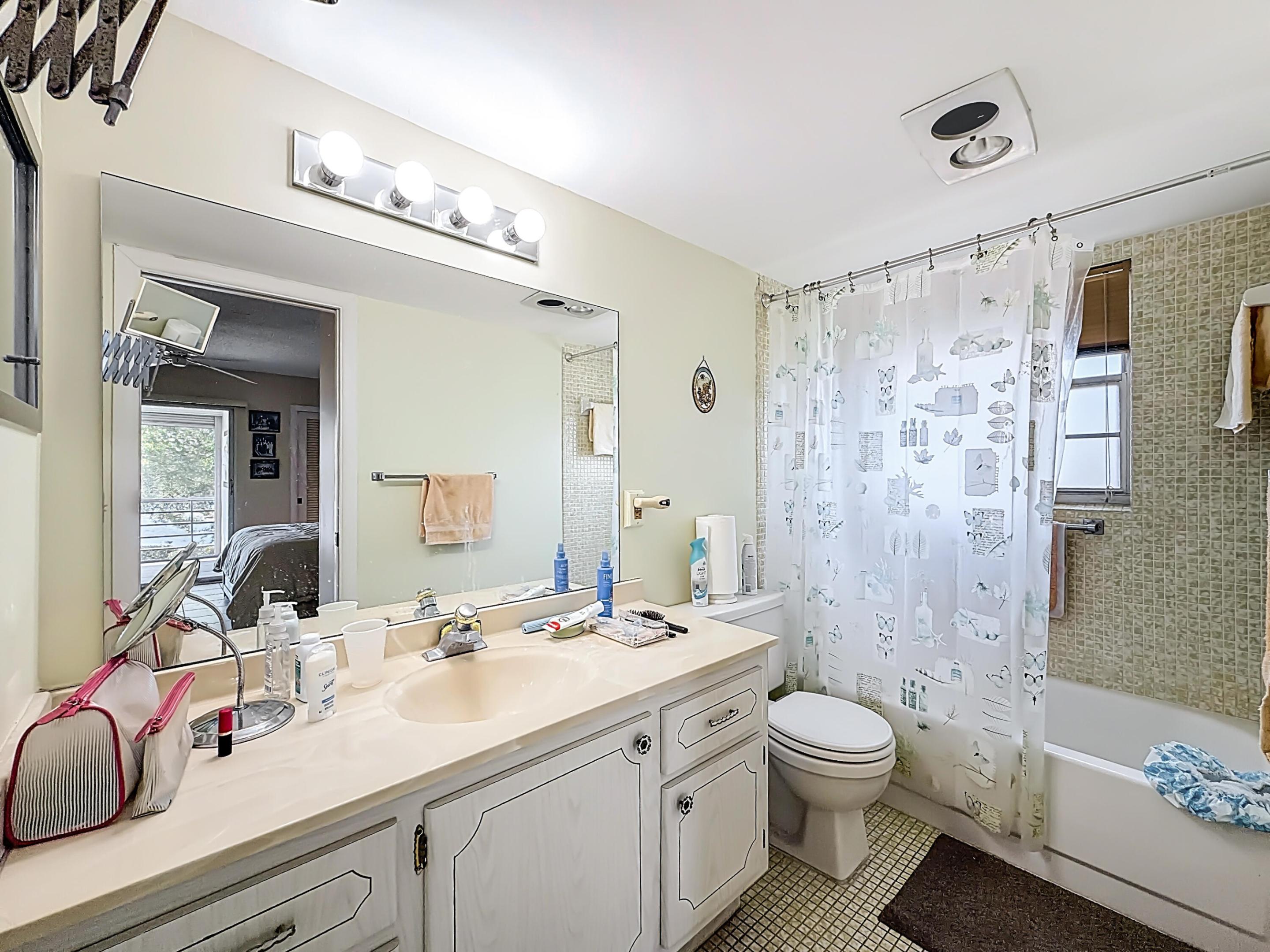 OAKRIDGE V CONDO - Residential