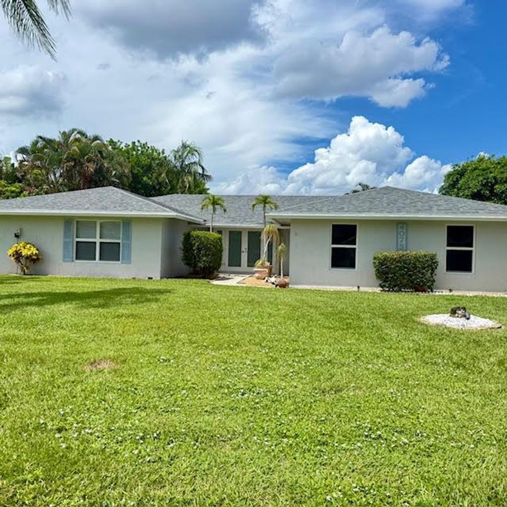 Photo of 4073 Lakespur Cir S Circle S, Palm Beach Gardens, FL 33410 (MLS # R11120086)