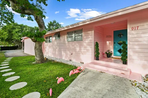 917 Market Street, West Palm Beach, FL MLS: R11058503