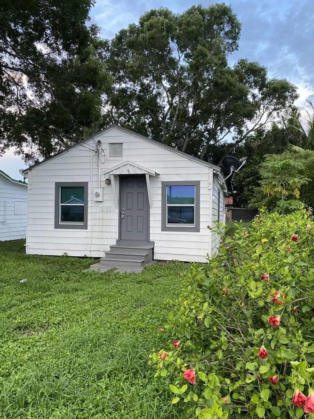 Photo of 12364 Lakeshore Drive, Canal Point, FL 33438 (MLS # F10514801)