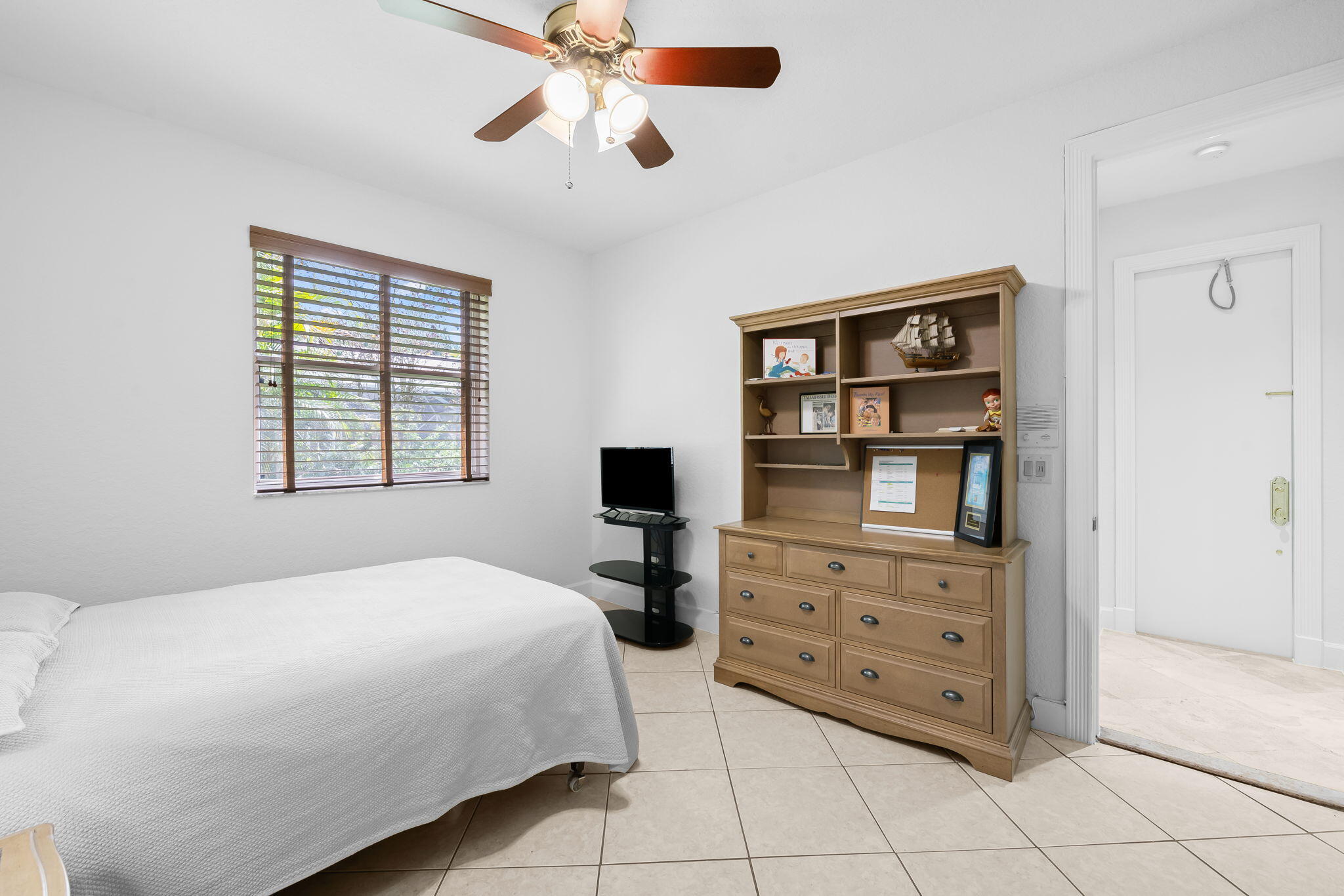 BOCA FALLS THE ESTATES - Residential