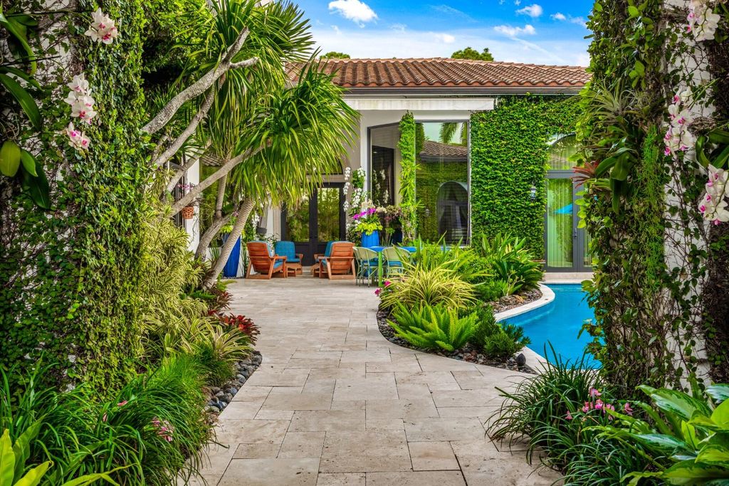 Photo of 106 Via Quantera, Palm Beach Gardens, FL 33418 (MLS # R10965309)