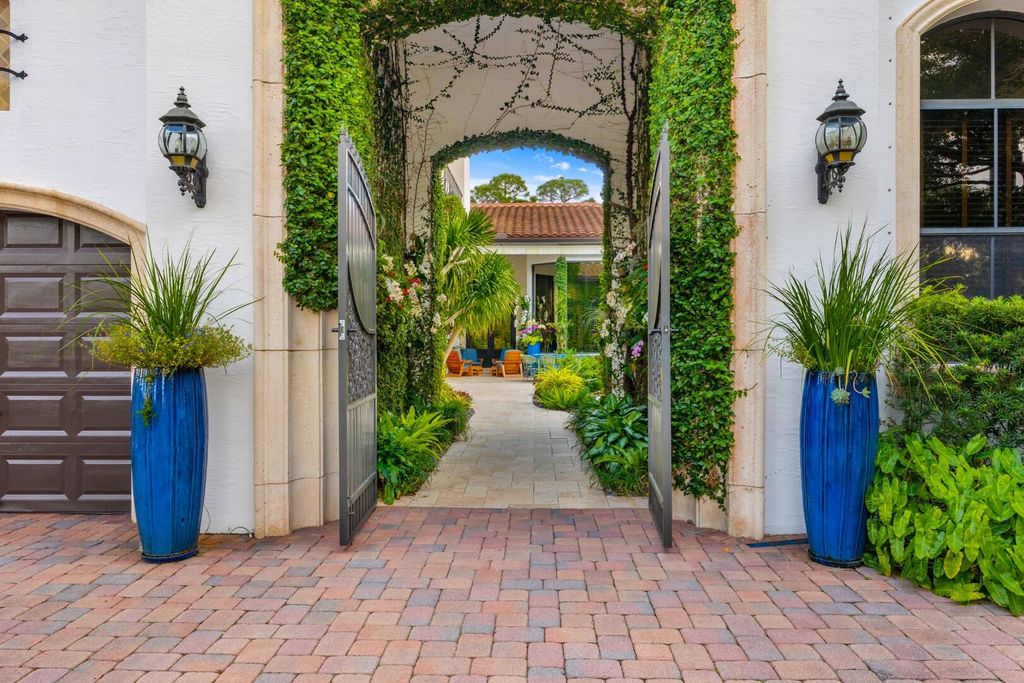 Photo of 106 Via Quantera, Palm Beach Gardens, FL 33418 (MLS # R10965309)