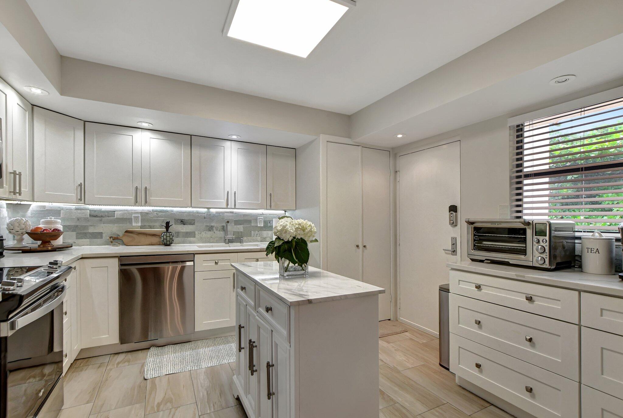 CORNICHE CONDO - Residential