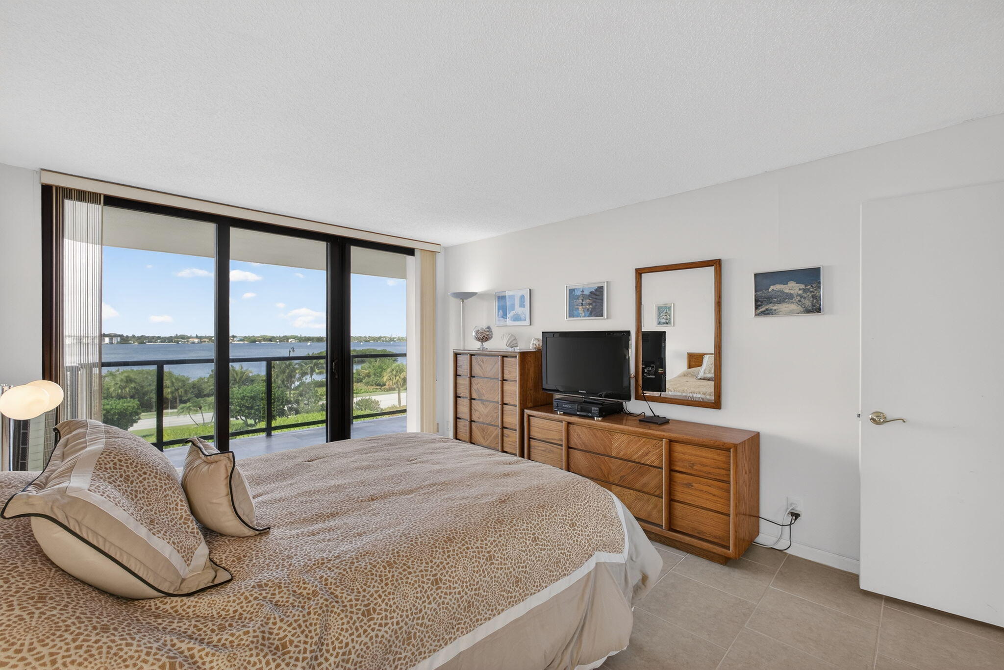 HALCYON OF PALM BEACH - Residential