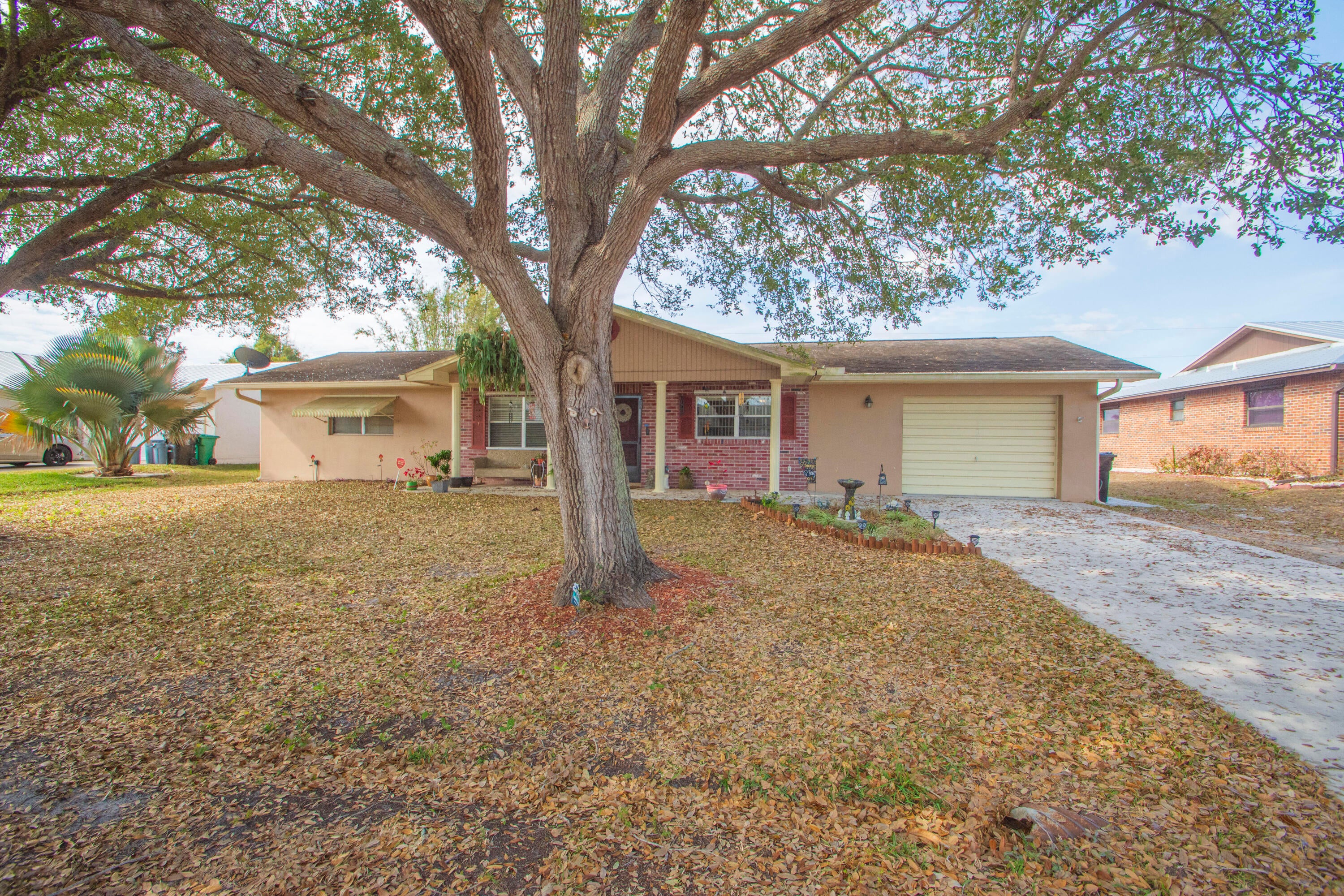 1686 SE BIDDLE Lane