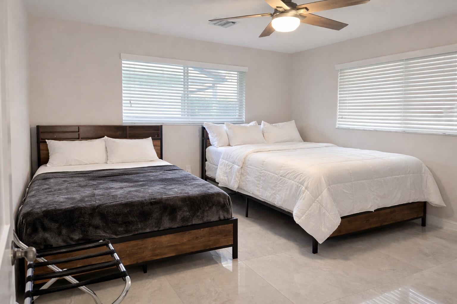 VENETIAN ISLES 2ND SEC - Residential