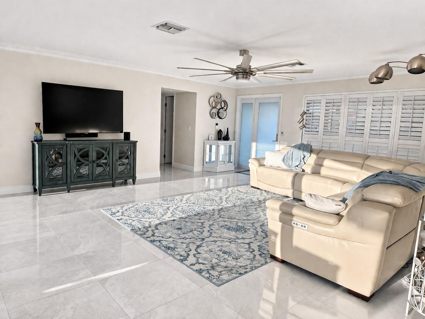 VENETIAN ISLES 2ND SEC - Residential