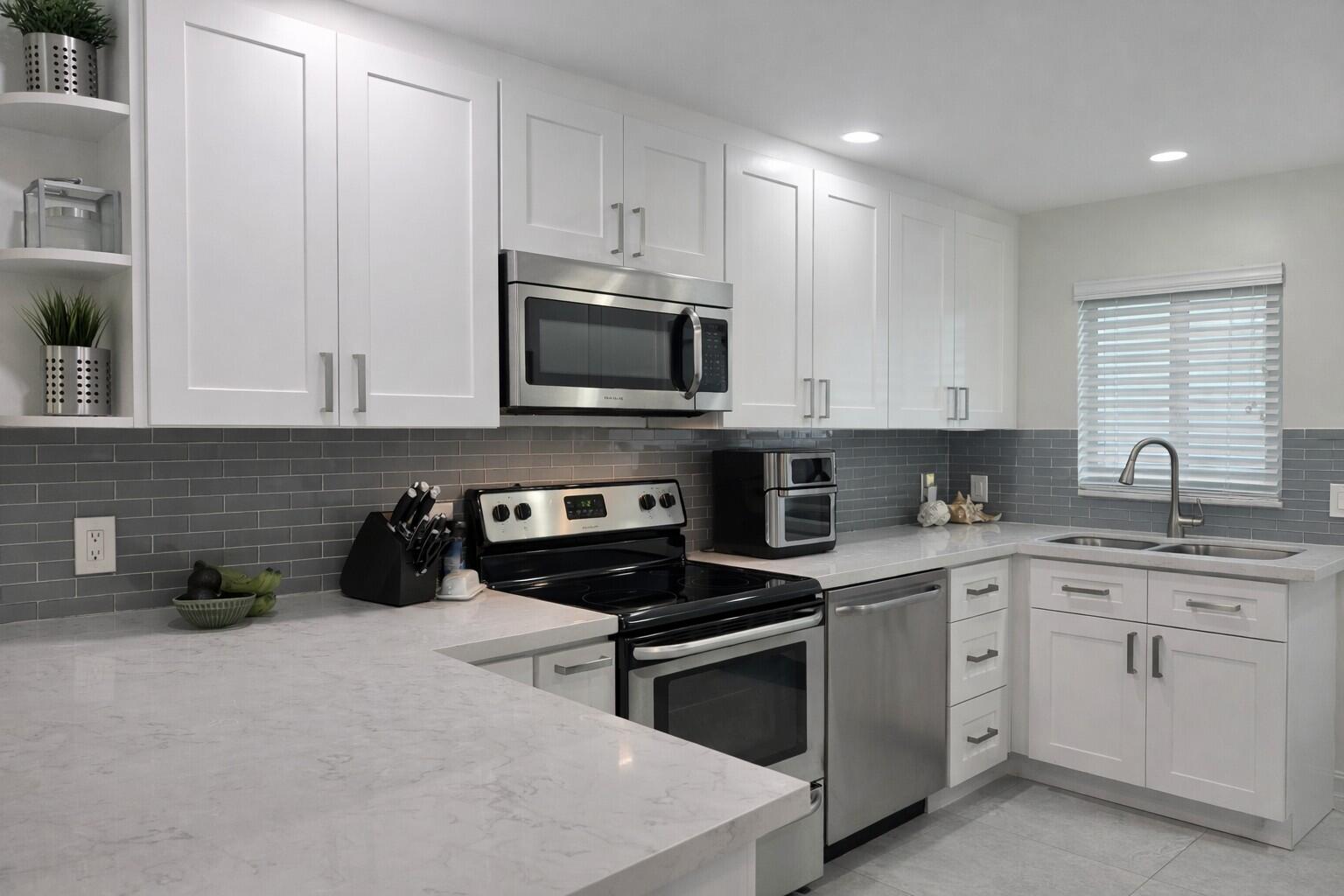 VENETIAN ISLES 2ND SEC - Residential