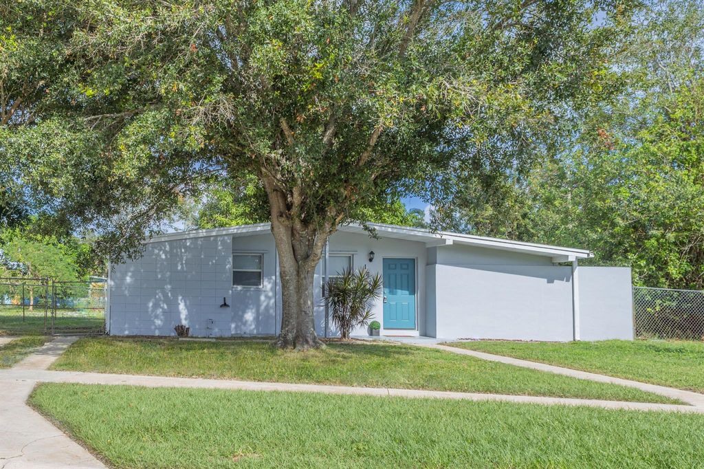 Photo of 161 SE Bonita Court, Port Saint Lucie, FL 34983 (MLS # R11047871)