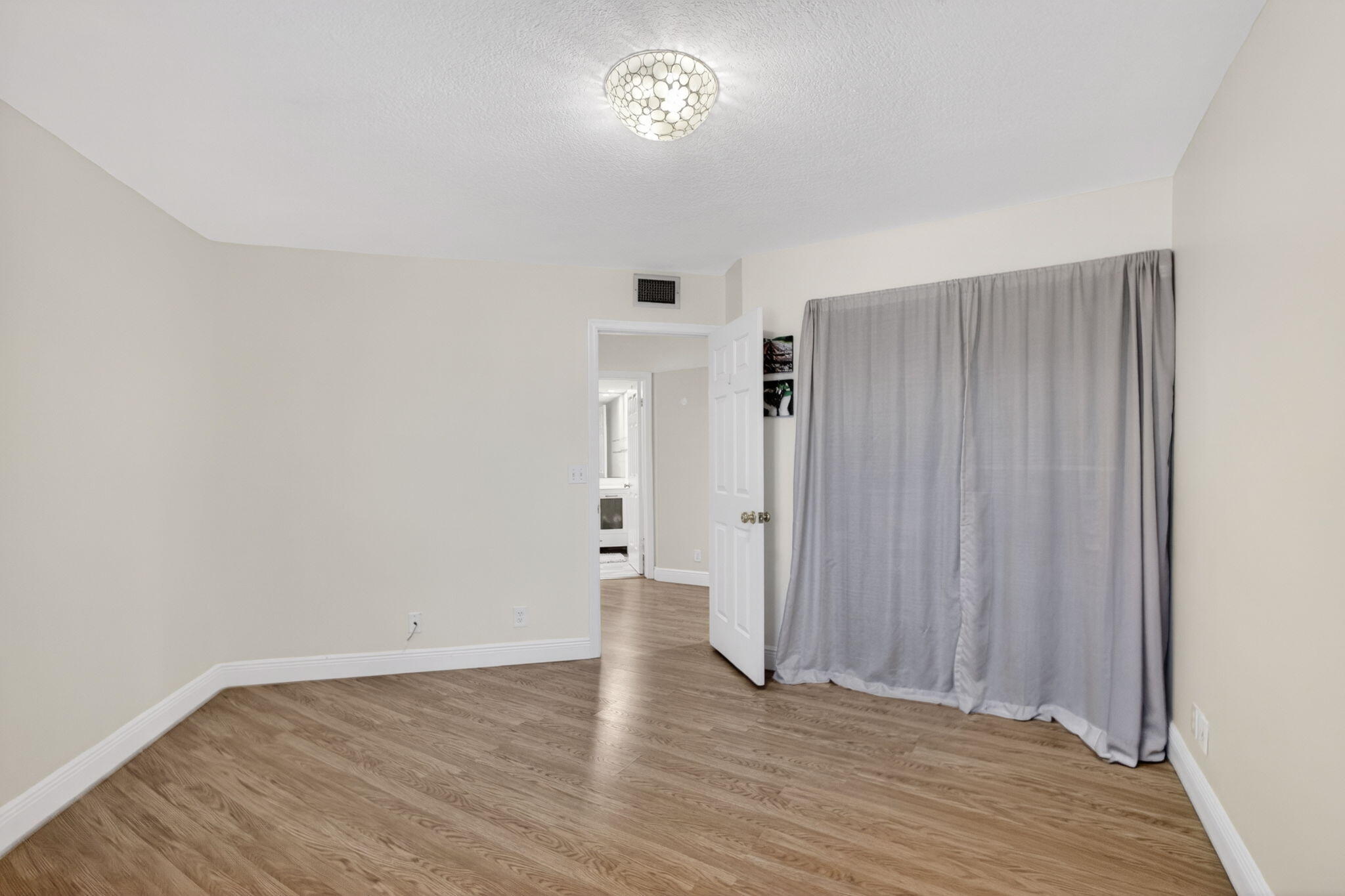 WINCHESTER COURT - Residential