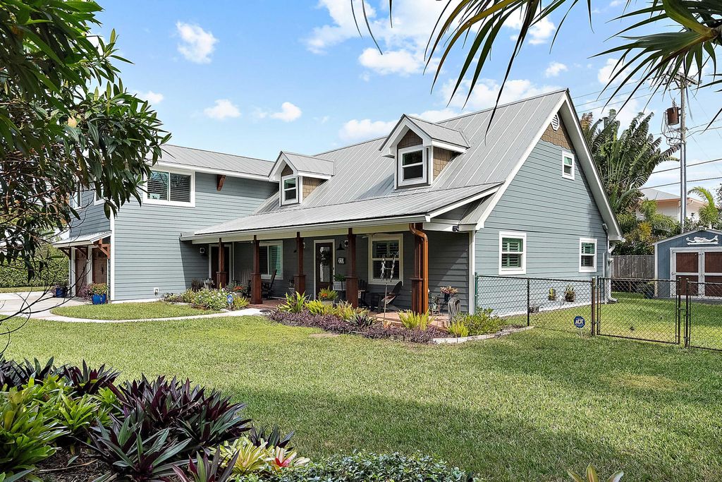 Photo of 227 SE Pelican Drive, Stuart, FL 34996 (MLS # R11057834)