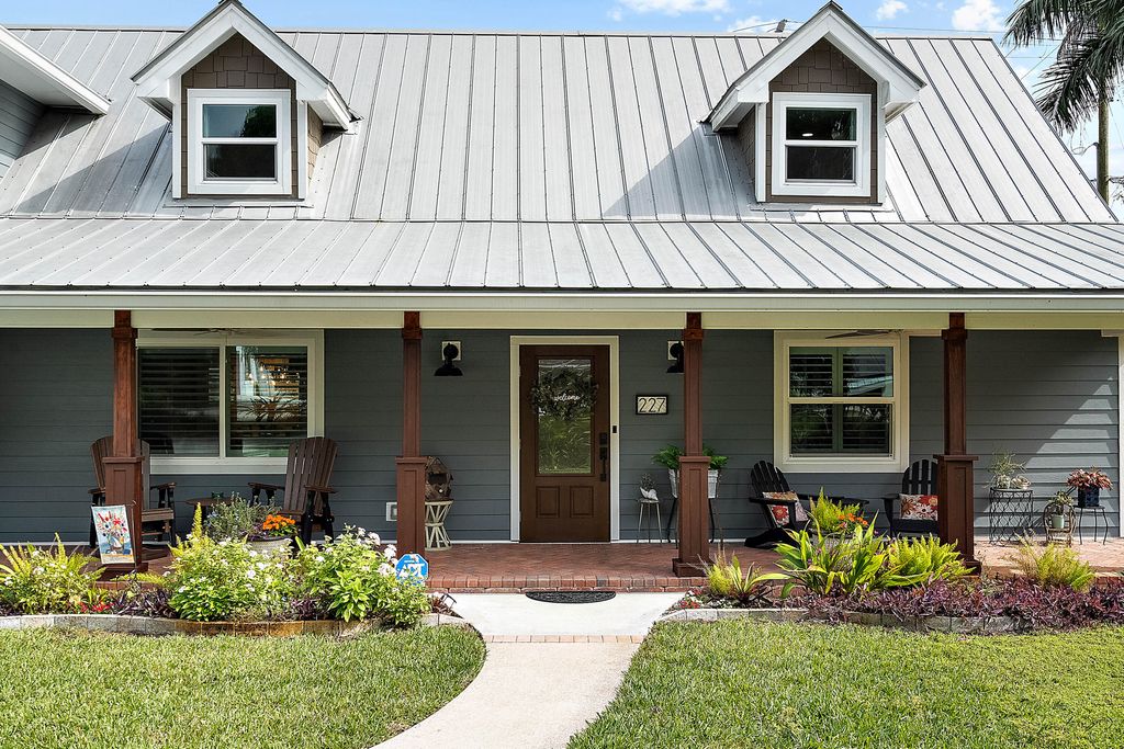 Photo of 227 SE Pelican Drive, Stuart, FL 34996 (MLS # R11057834)