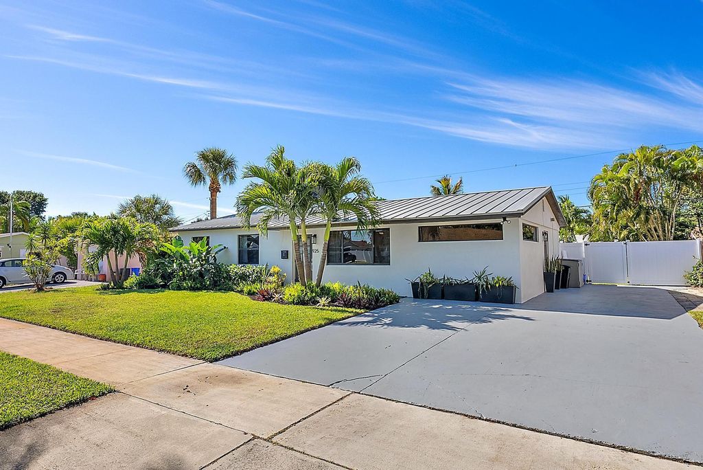 Photo of 925 Lighthouse Drive, North Palm Beach, FL 33408 (MLS # R11074385)