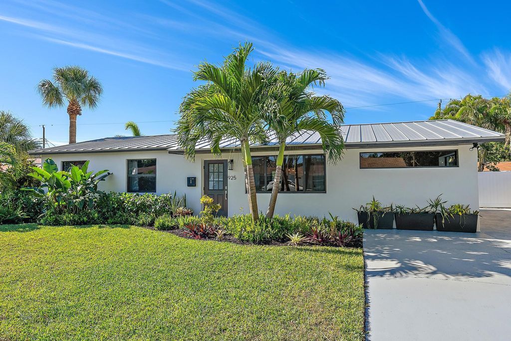 Photo of 925 Lighthouse Drive, North Palm Beach, FL 33408 (MLS # R11074385)