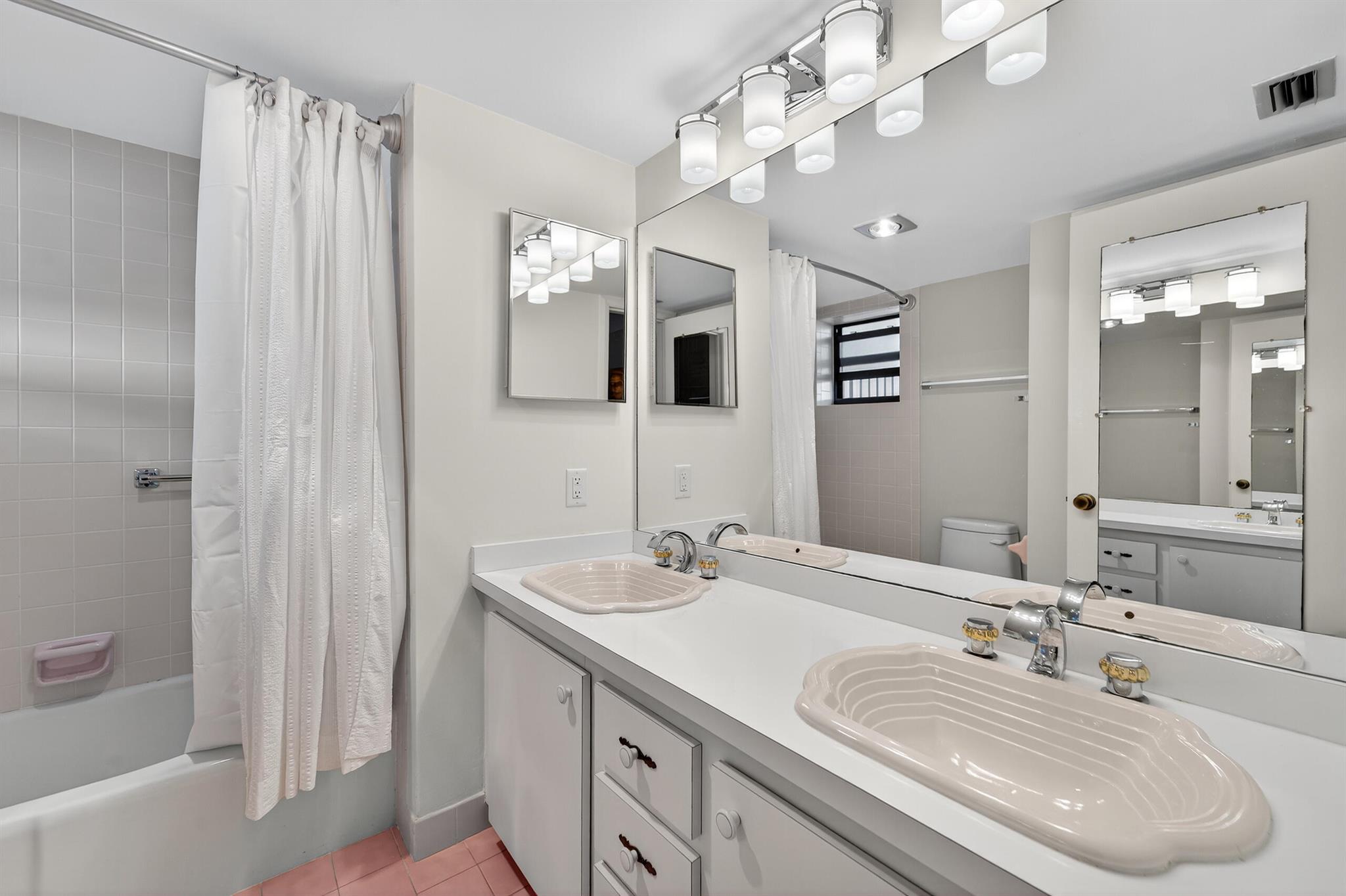 TURTLE CREEK APARTMENT BU - Residential Lease