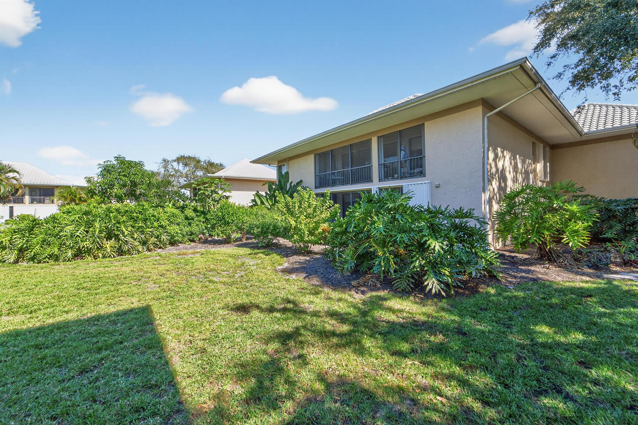 TURTLE CREEK APARTMENT BU - Residential Lease