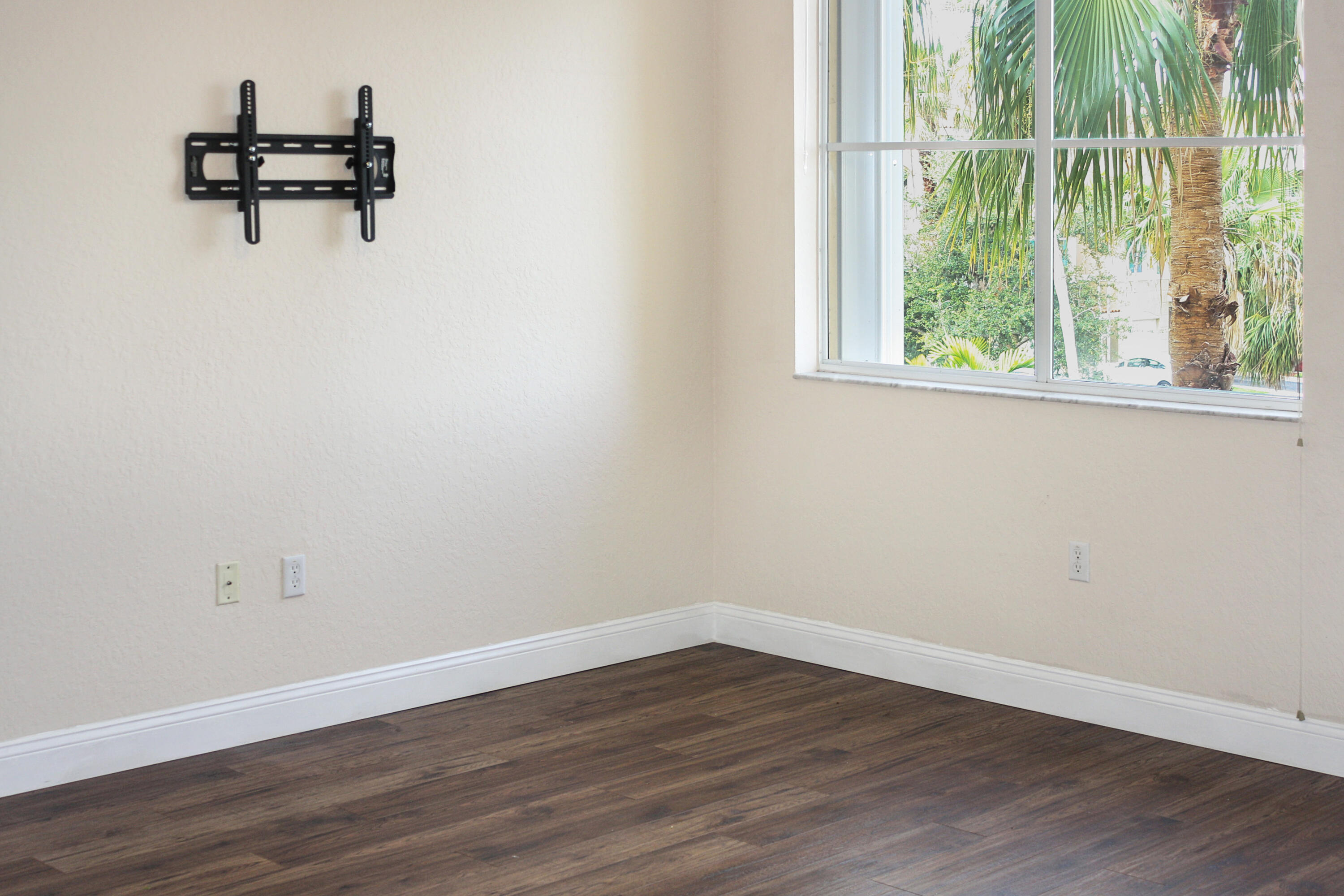 RESIDENCES AT LEGACY PLAC - Residential Lease