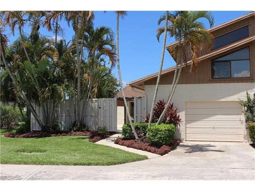 Beautiful 3/3.1 Townhouse on private street. Stainless Appliances, 1st Floor MBR, Split Plan, Each Bedrm has its own private Bath, and lovely courtyard. End Unit with Lake front and lots of green, park-like setting. Very clean and neat.