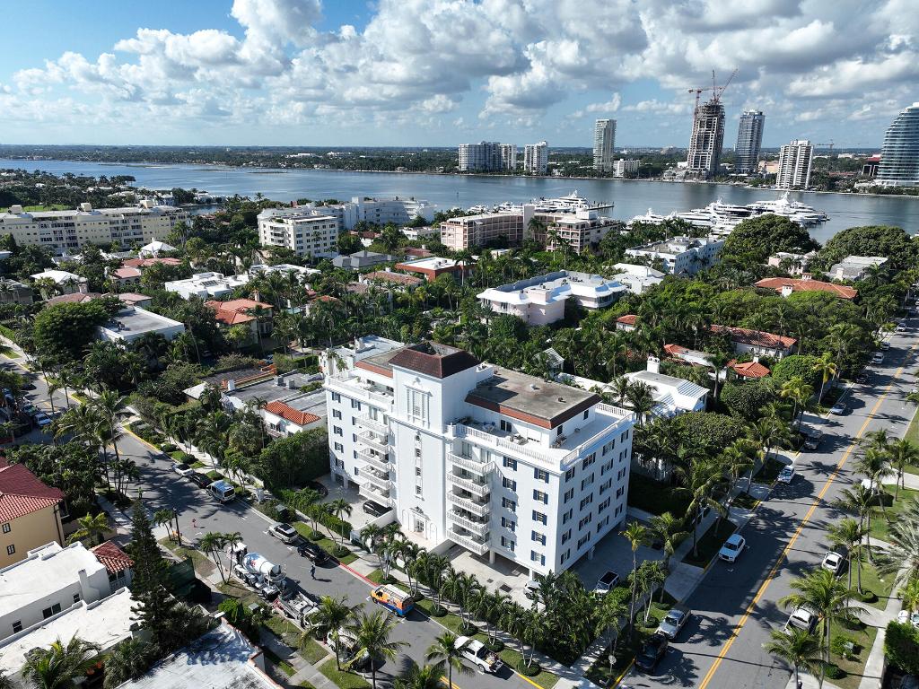 THREE THIRTY COCOANUT ROW CONDO - Residential