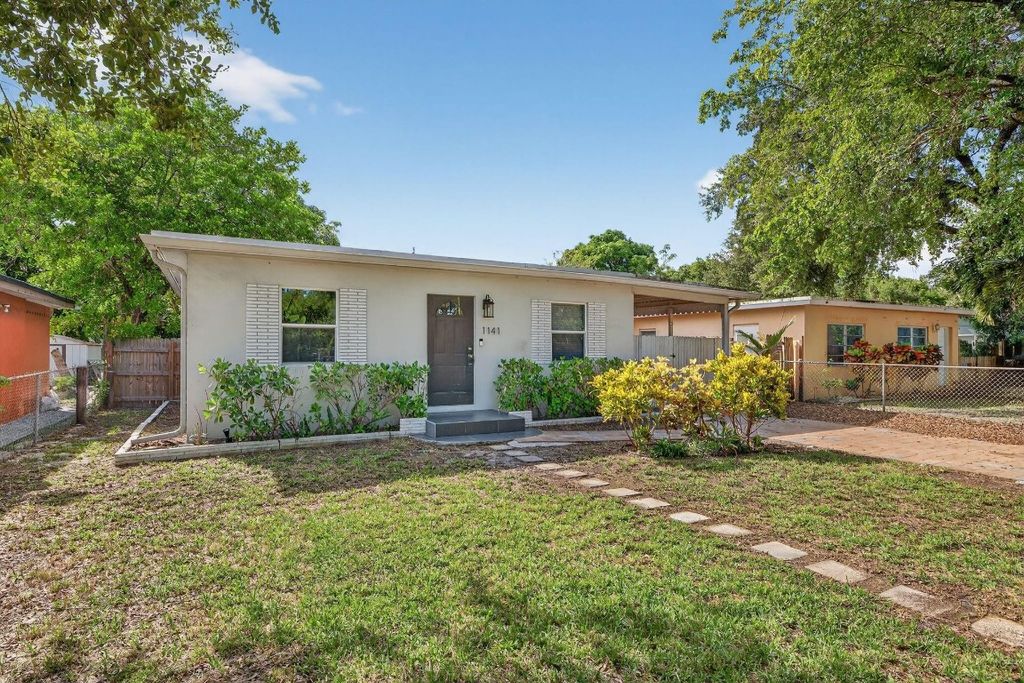 Photo of 1141 SW 25th Avenue, Fort Lauderdale, FL 33312 (MLS # F10528378)