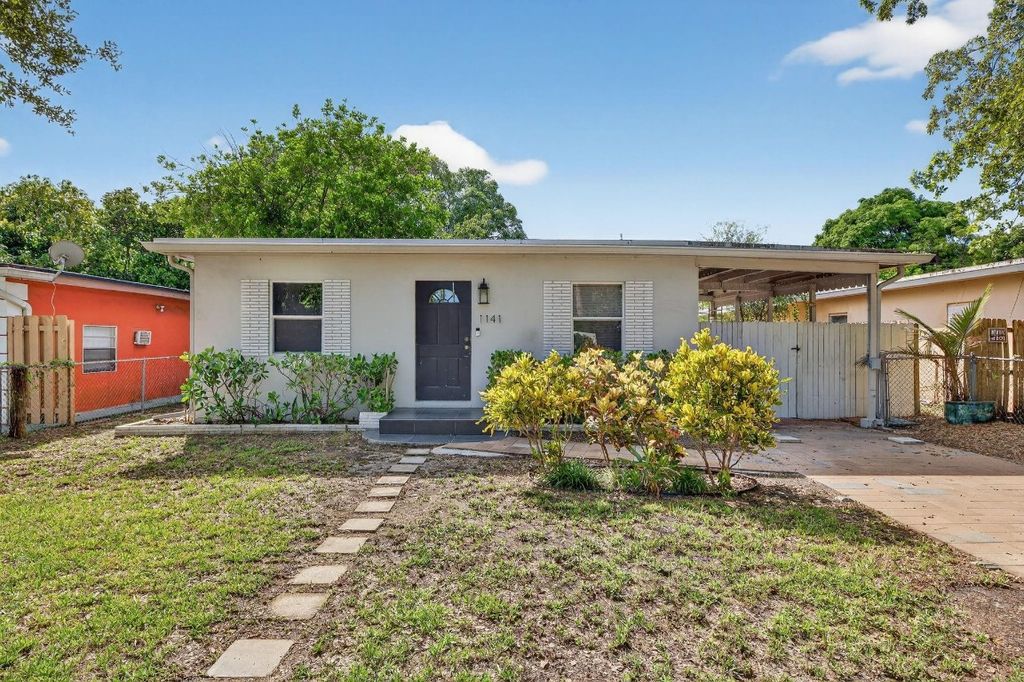 Photo of 1141 SW 25th Avenue, Fort Lauderdale, FL 33312 (MLS # F10528378)
