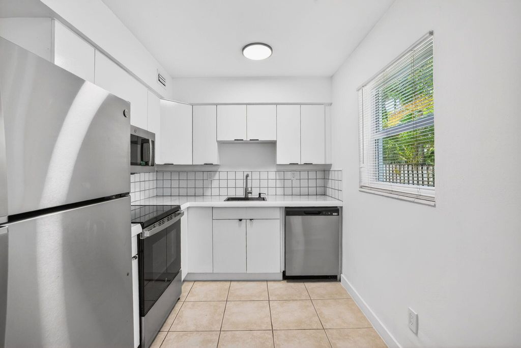 Photo of 1821 Middle River Drive #2, Fort Lauderdale, FL 33305 (MLS # B26024509)