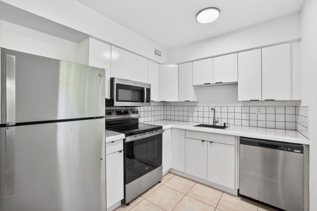 Photo of 1821 Middle River Drive #2, Fort Lauderdale, FL 33305 (MLS # B26024509)