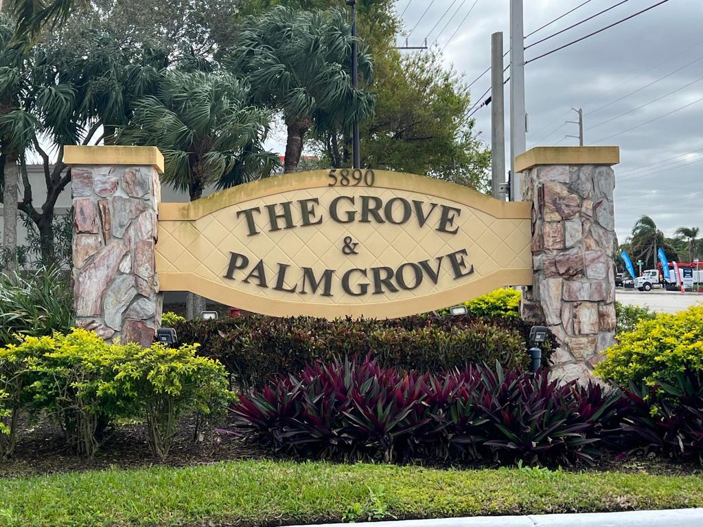 Photo of 514 Ponderosa Drive #32, Fort Pierce, FL 34982 (MLS # R10957873)