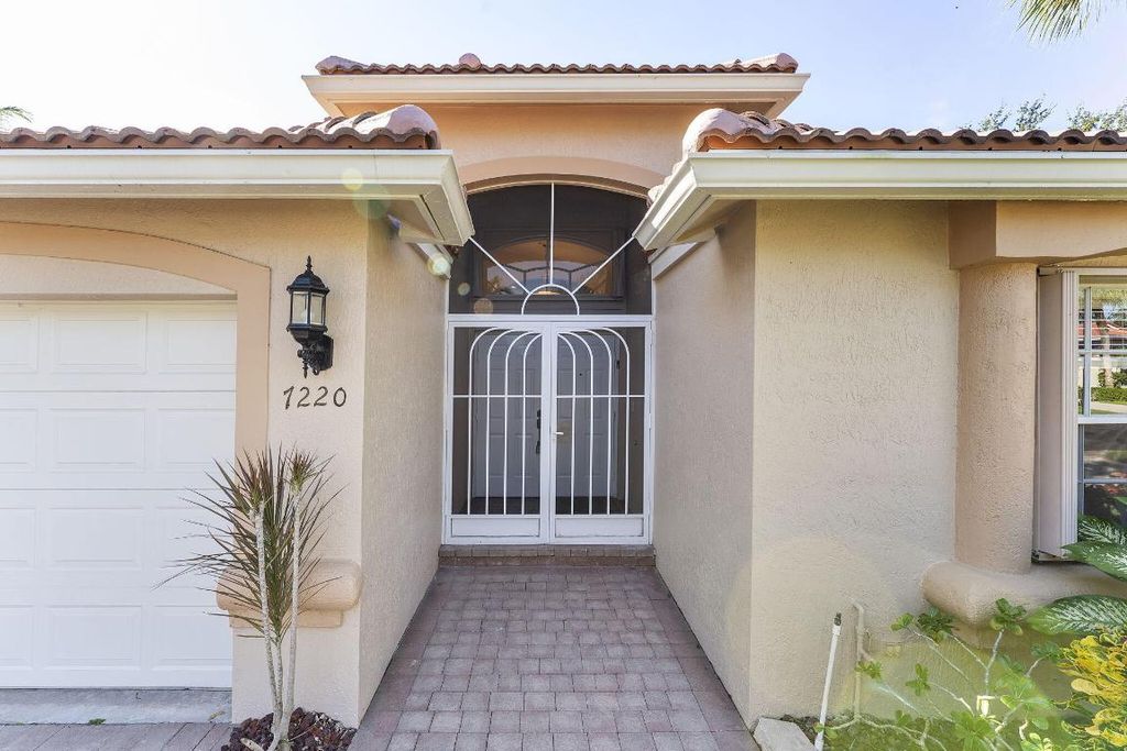 Photo of 7220 Via Verona, Delray Beach, FL 33446 (MLS # R11140629)