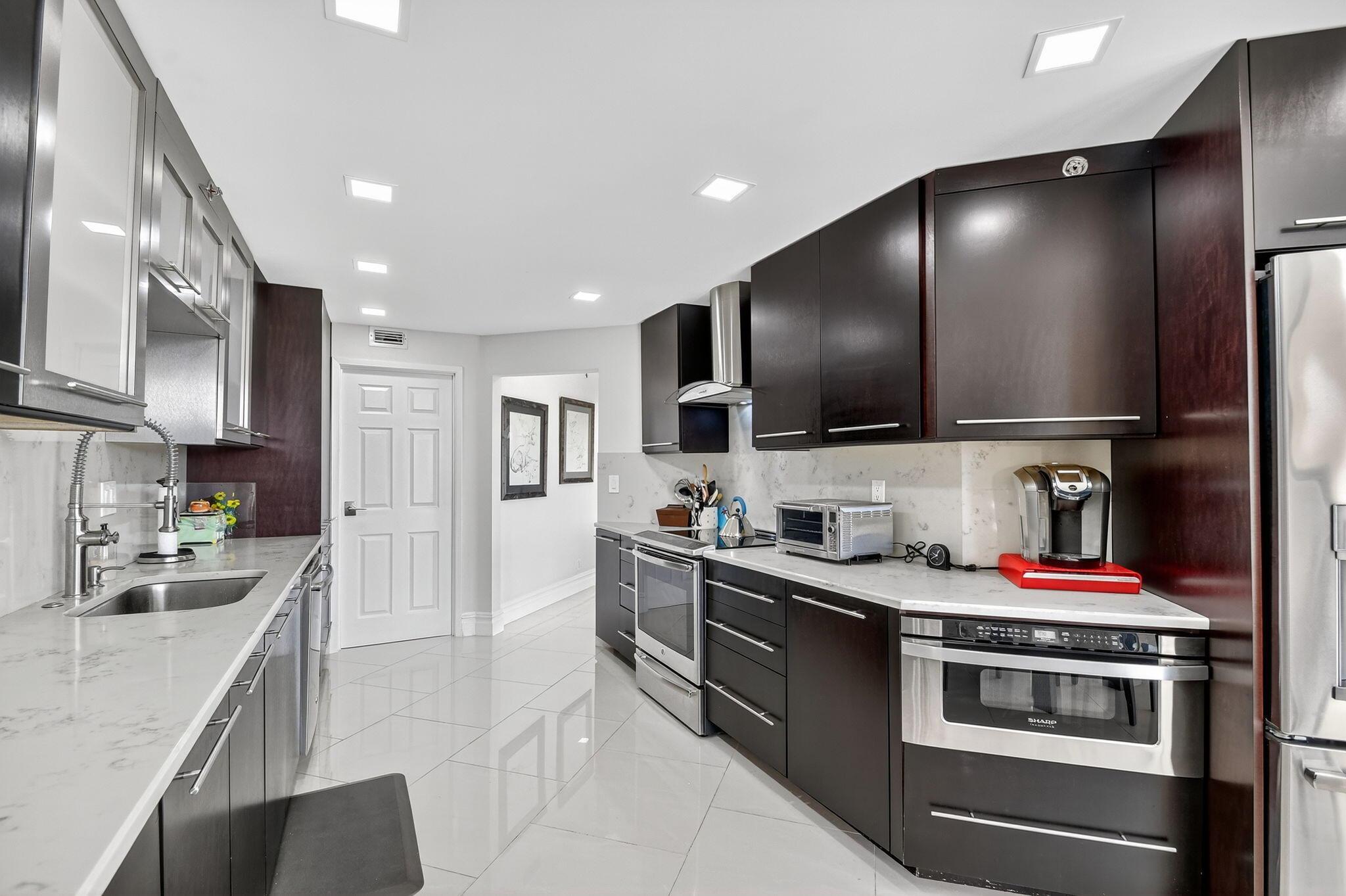 CONSULATE CONDO - Residential