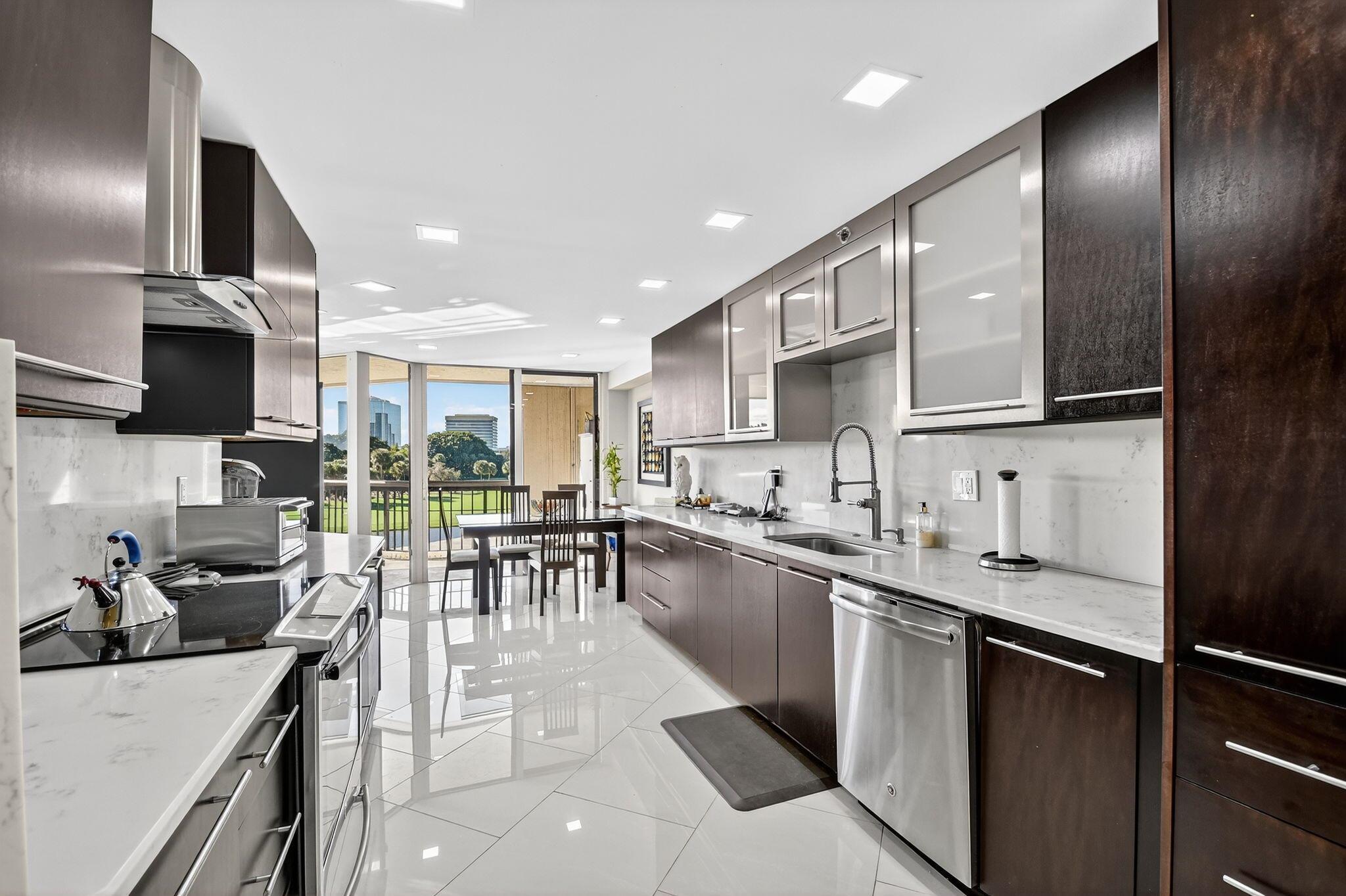 CONSULATE CONDO - Residential