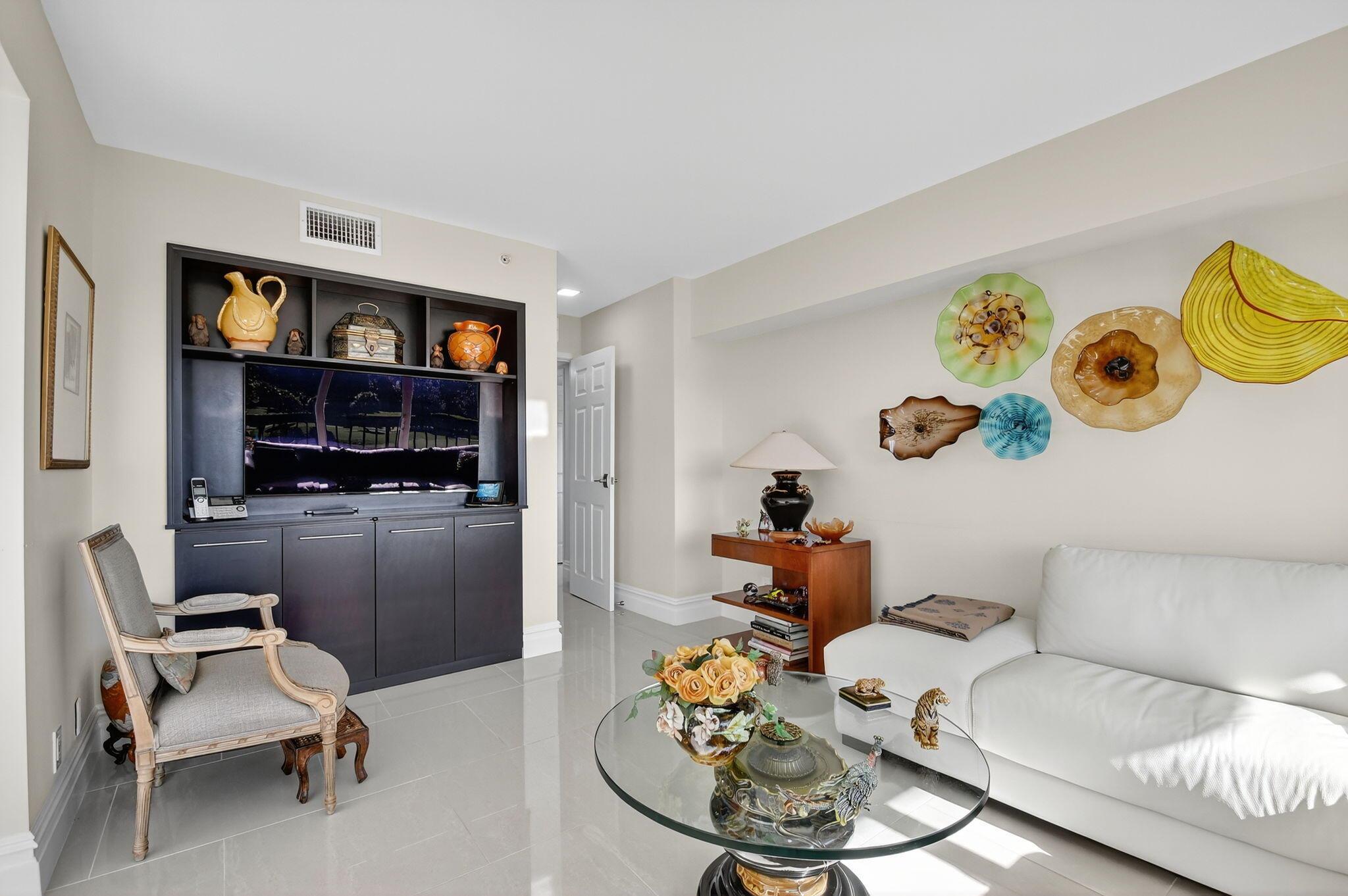 CONSULATE CONDO - Residential