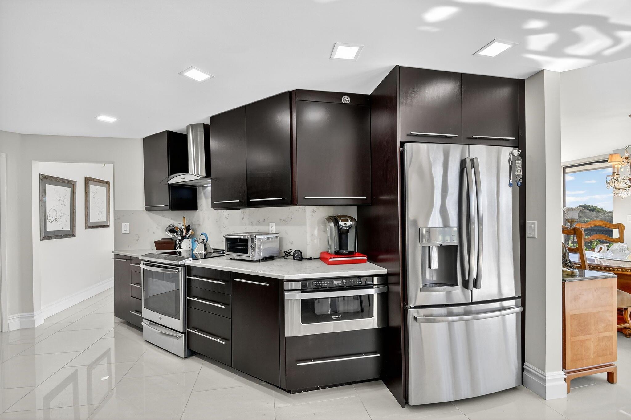 CONSULATE CONDO - Residential