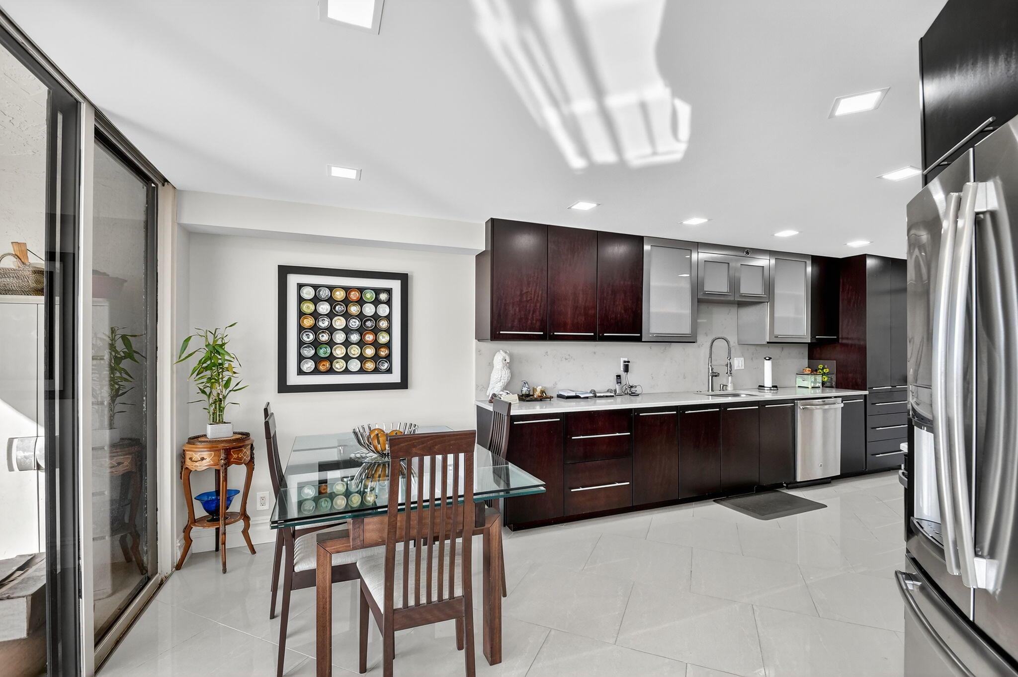 CONSULATE CONDO - Residential