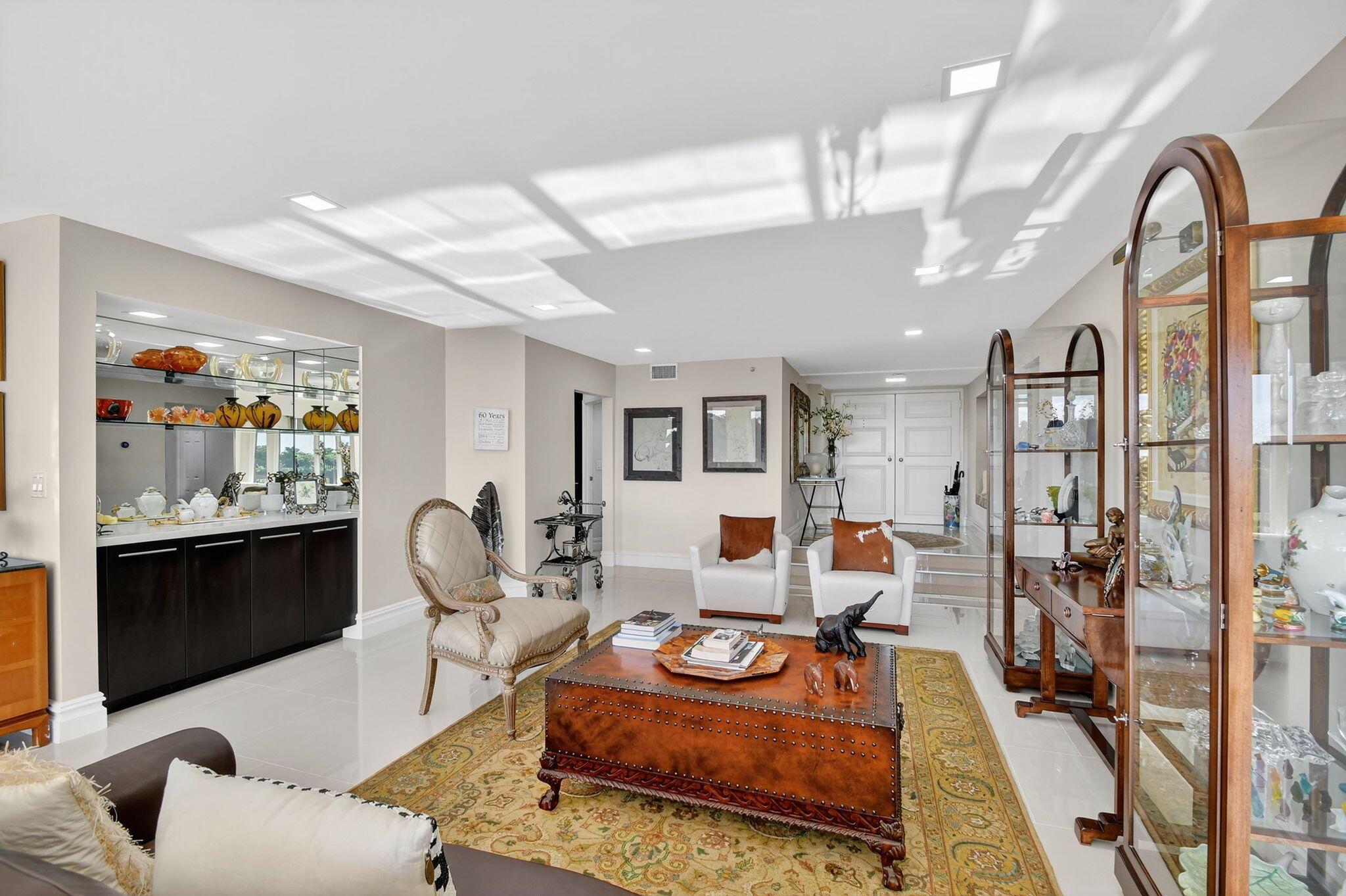 CONSULATE CONDO - Residential