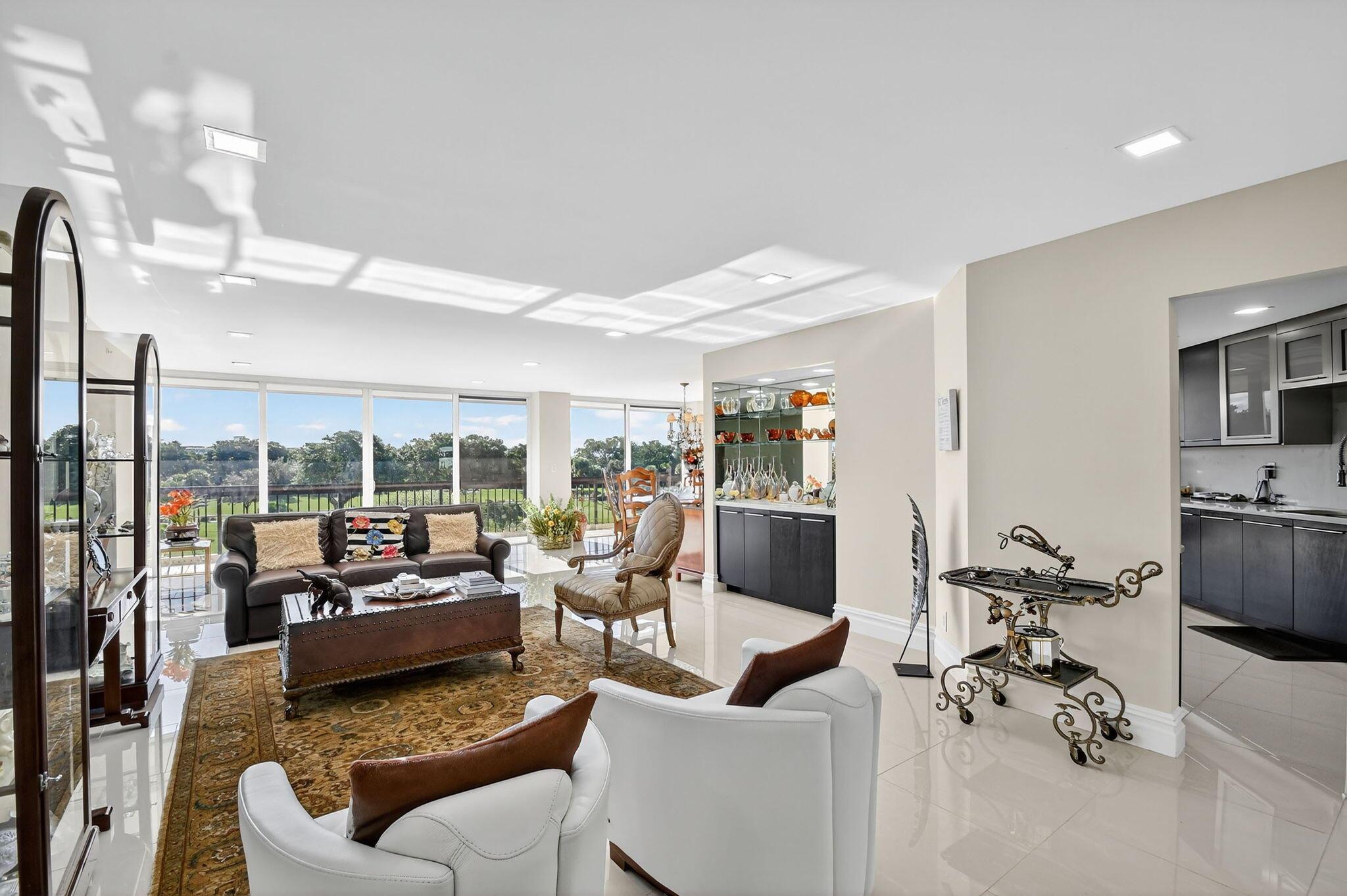 CONSULATE CONDO - Residential