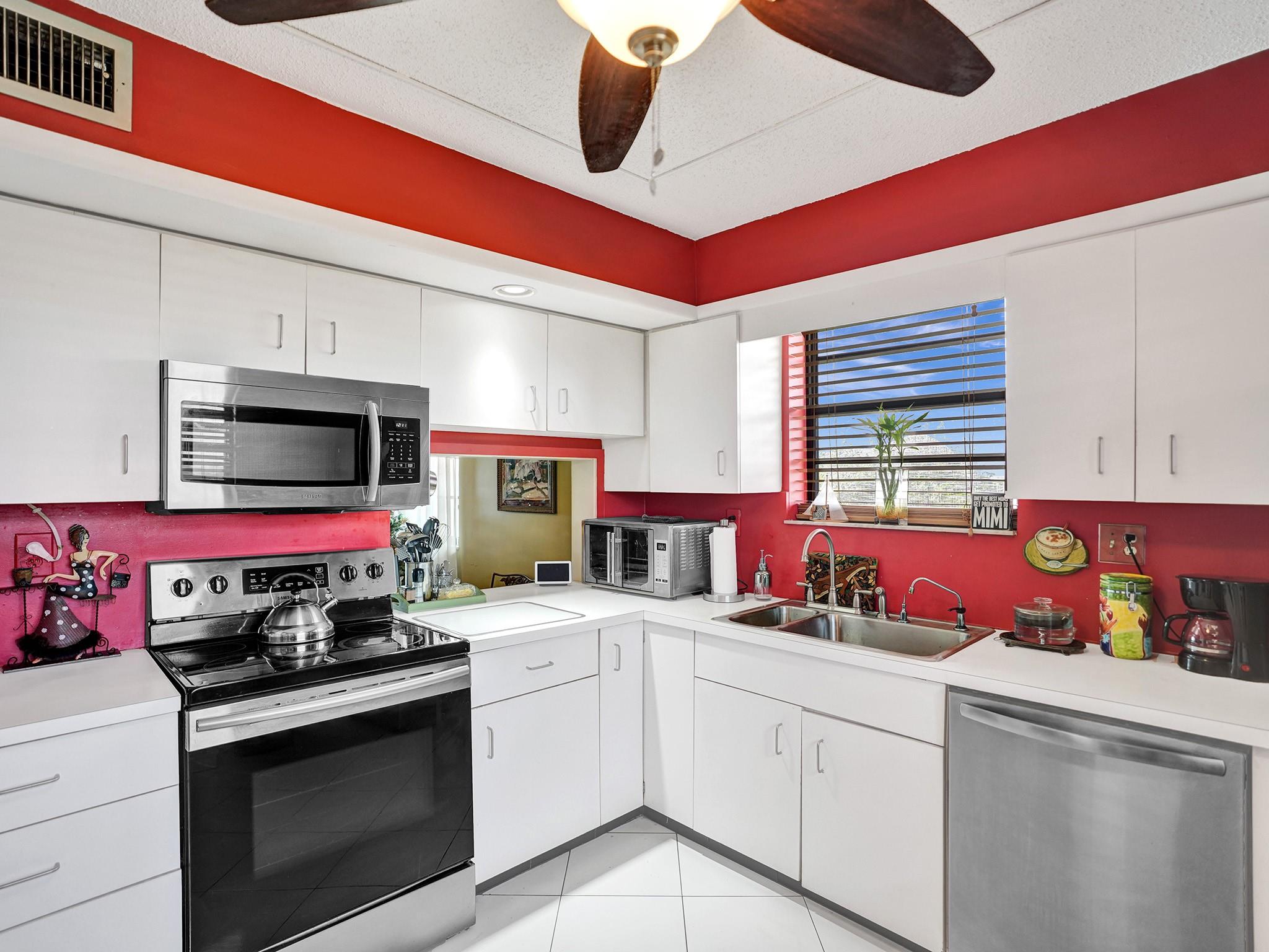 LAKES OF CARRIAGE HILLS - Residential
