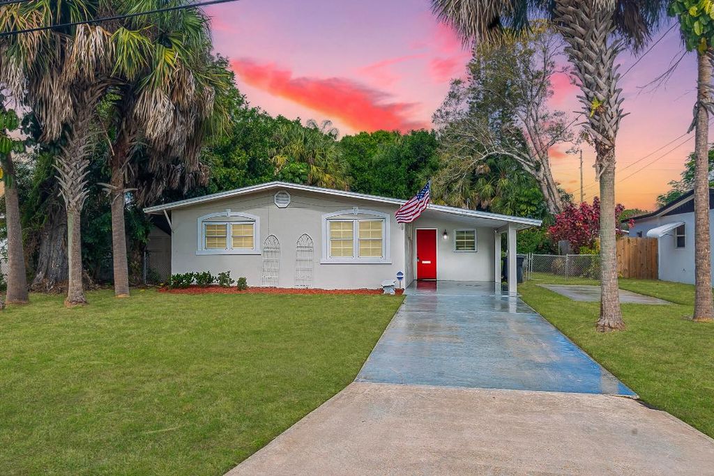 Photo of 602 Azalea Avenue, Fort Pierce, FL 34982 (MLS # R11157142)