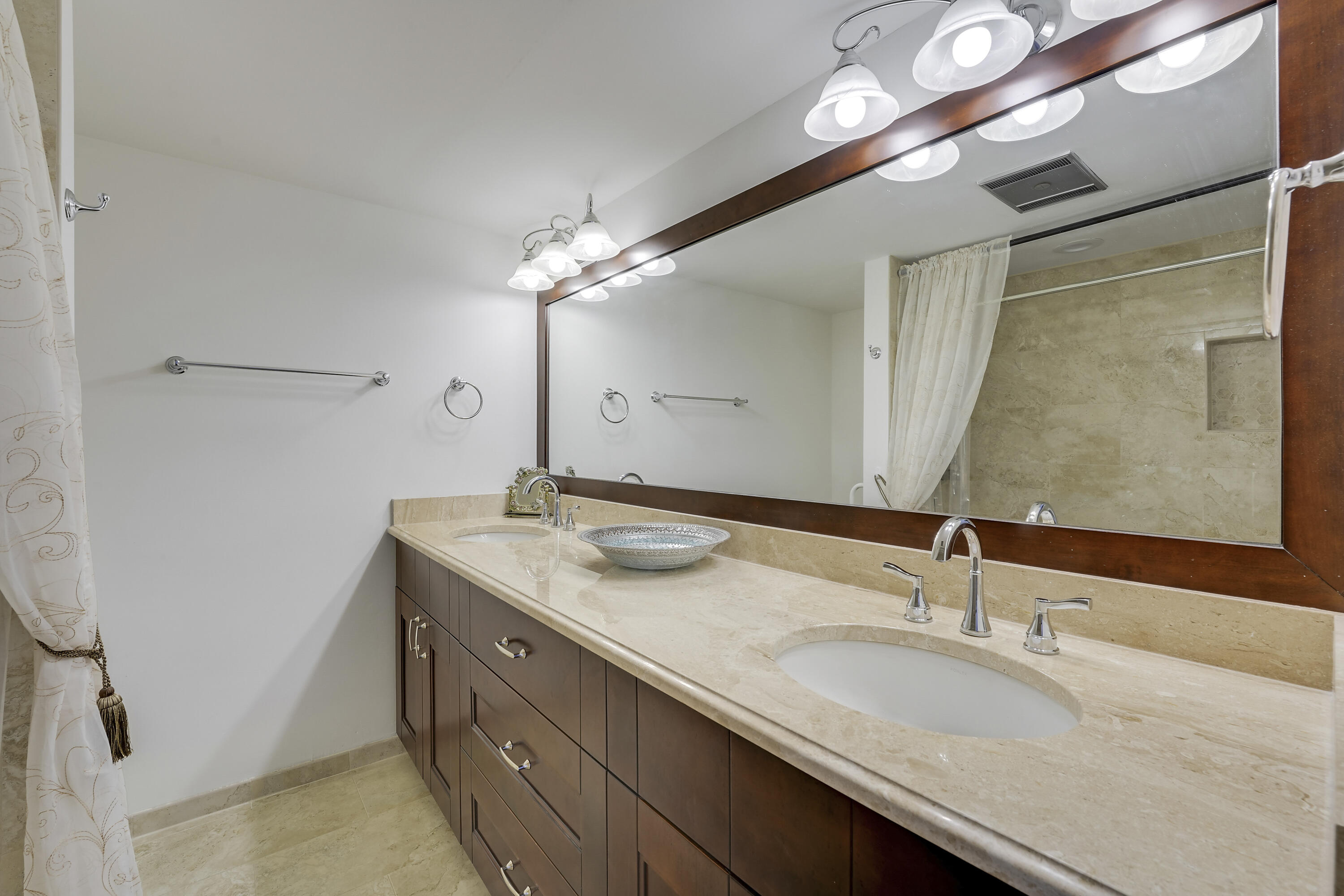 WELLINGTON CONDOS - Residential