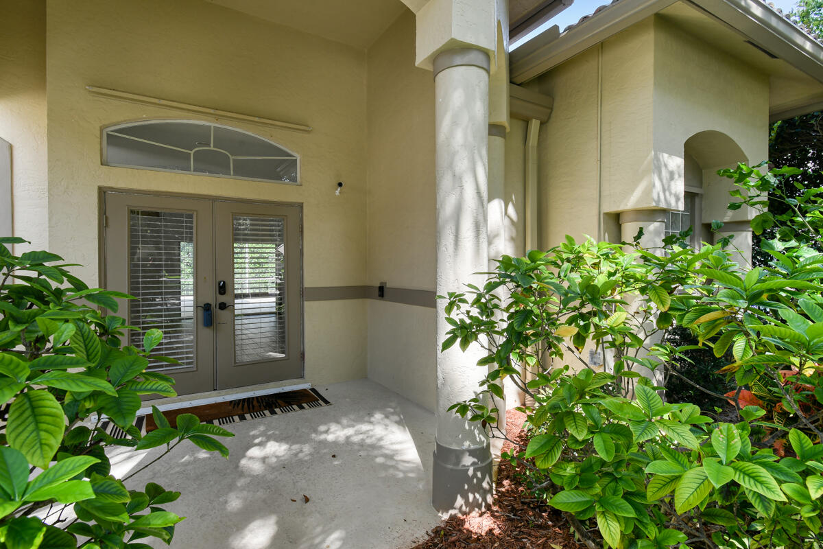 1133 Egret Circle S