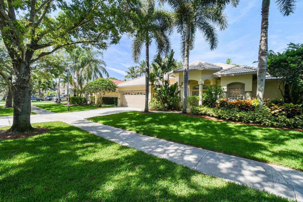 Photo of 1133 Egret Circle S, Jupiter, FL 33458 (MLS # R11100913)