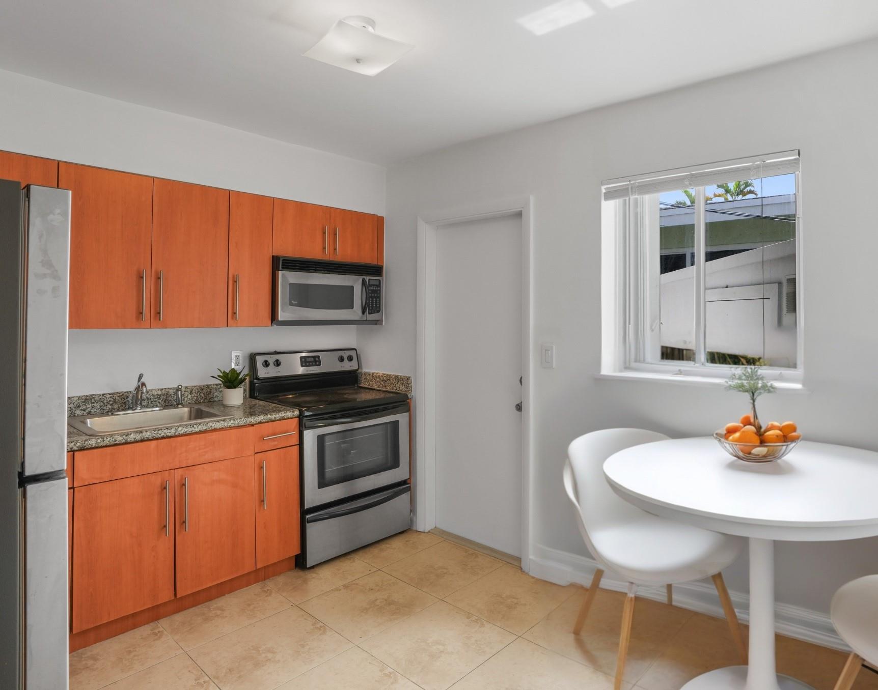 932 Moffett St 5