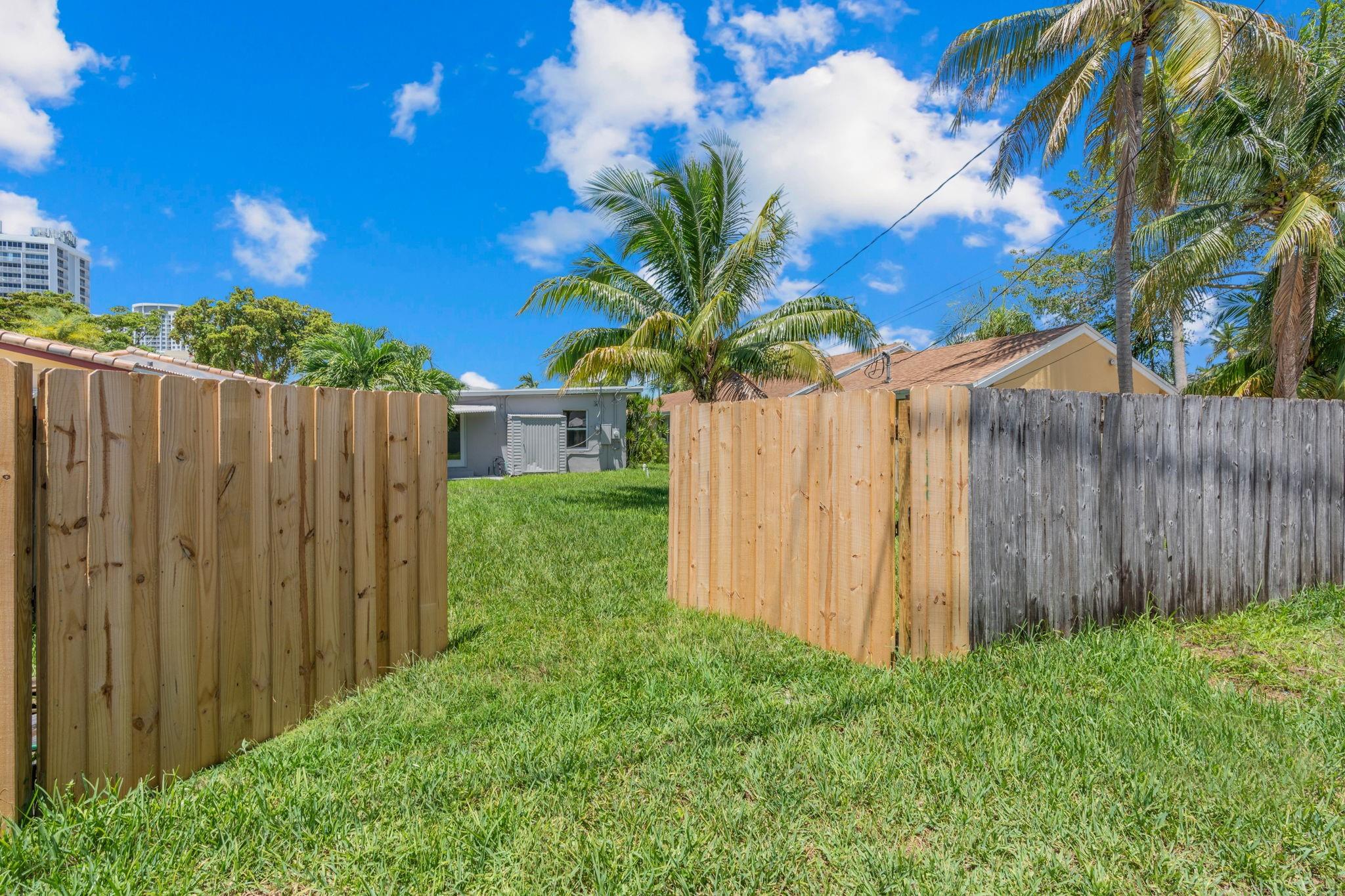 Hollywood 1-21 B - Residential Lease