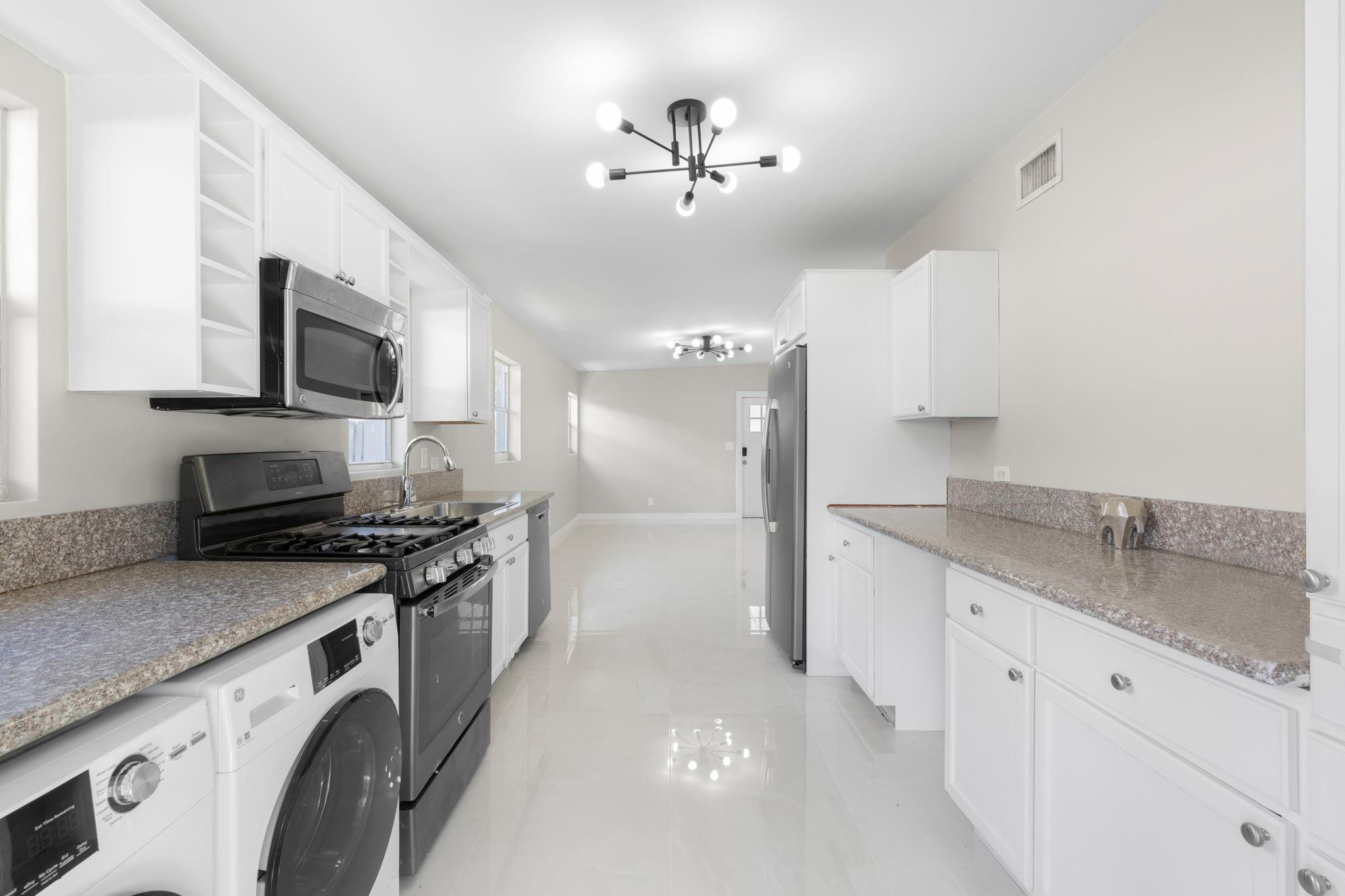 Hollywood 1-21 B - Residential Lease